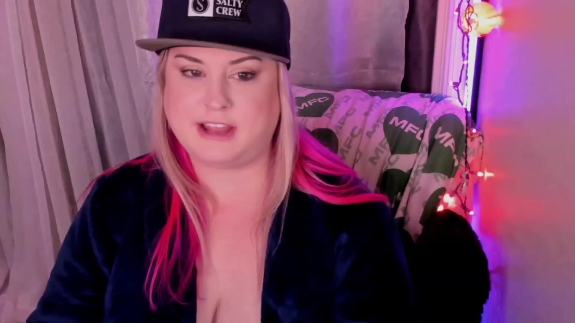 Gallery image thumbnail from Mari_JaeBDAY's myfreecams stream on, 11/18/2022, 09:26 image 8 of 20