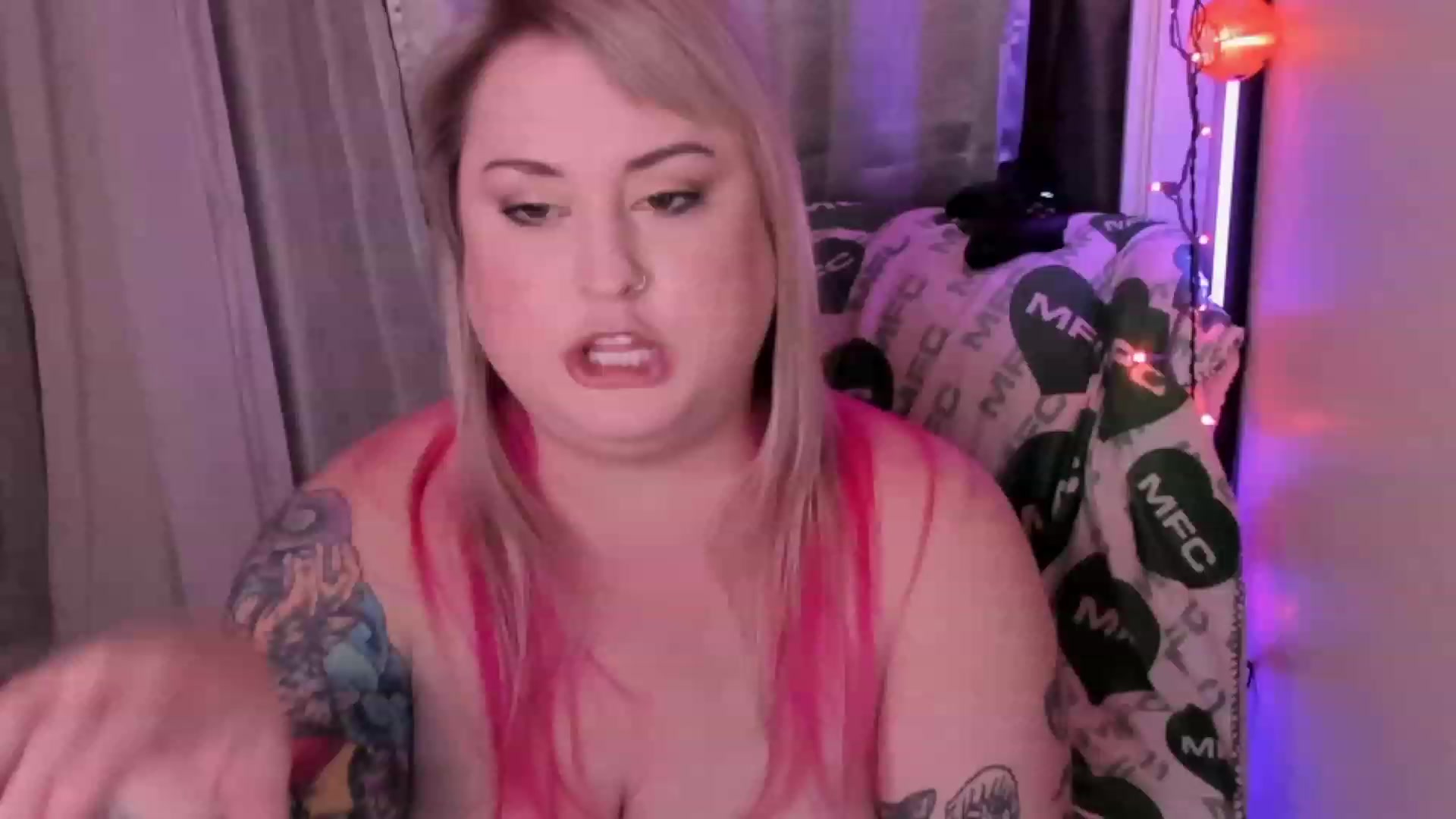 Gallery image thumbnail from Mari_JaeBDAY's myfreecams stream on, 11/22/2022, 08:39 image 4 of 20