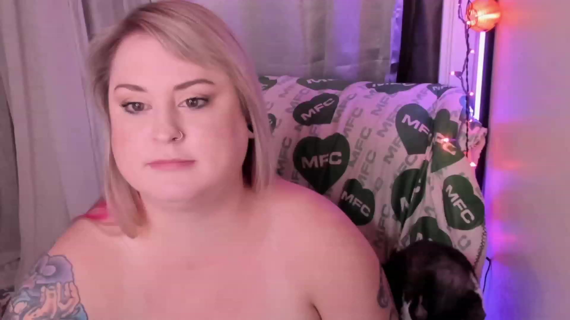 Gallery image thumbnail from Mari_JaeBDAY's myfreecams stream on, 11/22/2022, 08:39 image 11 of 20