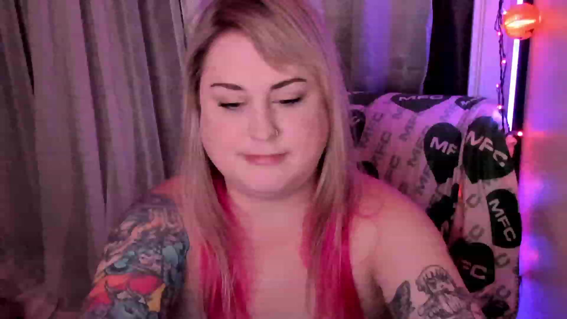 Gallery image thumbnail from Mari_JaeBDAY's myfreecams stream on, 11/23/2022, 08:06 image 16 of 20