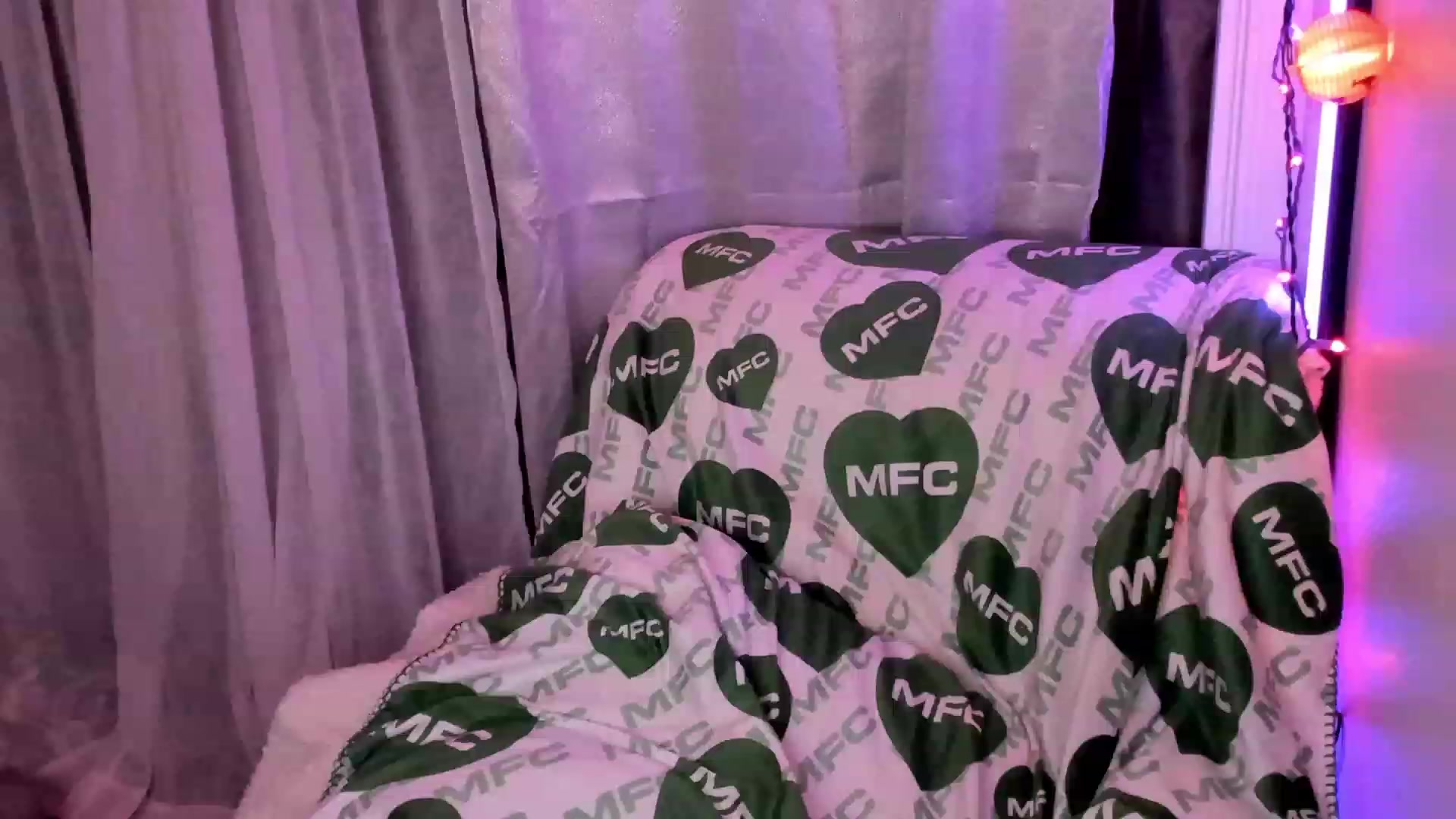 Gallery image thumbnail from Mari_JaeBDAY's myfreecams stream on, 11/23/2022, 08:06 image 8 of 20