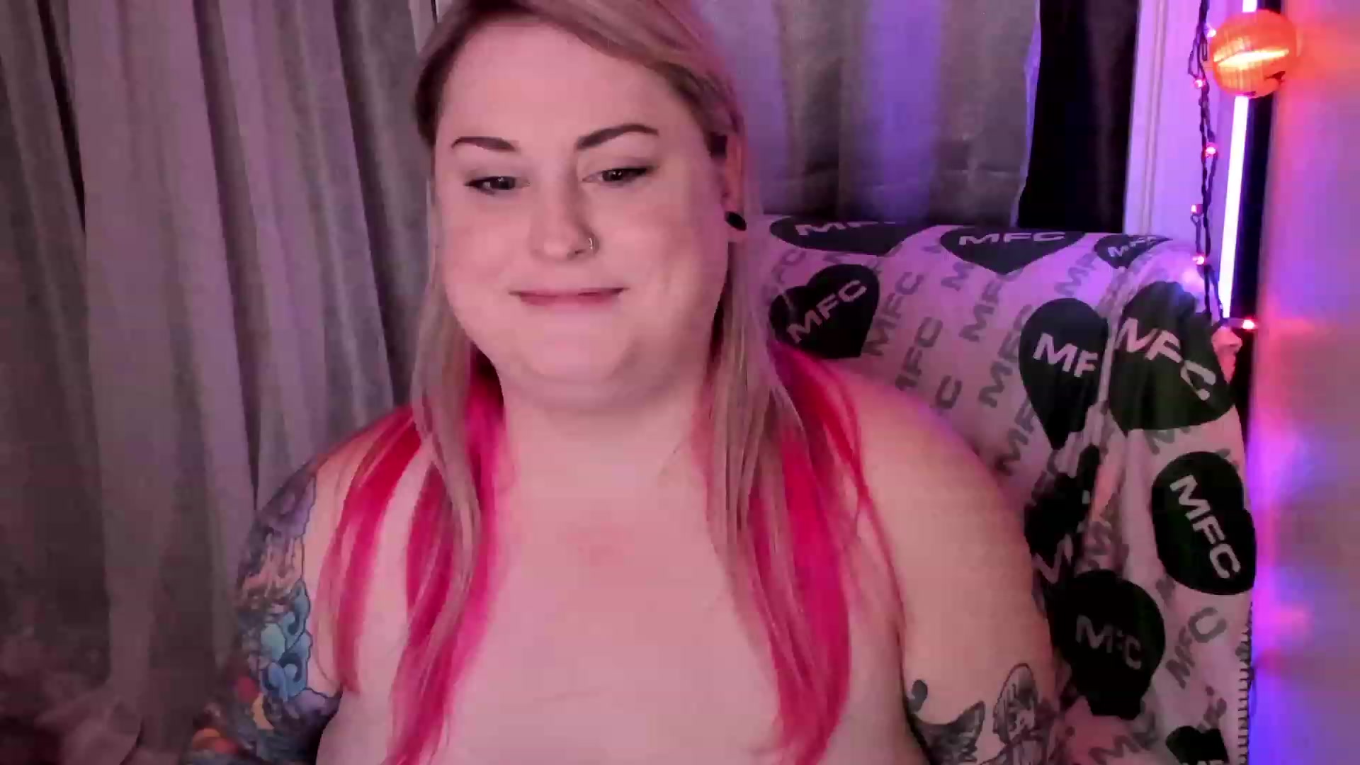 Gallery image thumbnail from Mari_JaeBDAY's myfreecams stream on, 11/23/2022, 08:06 image 1 of 20