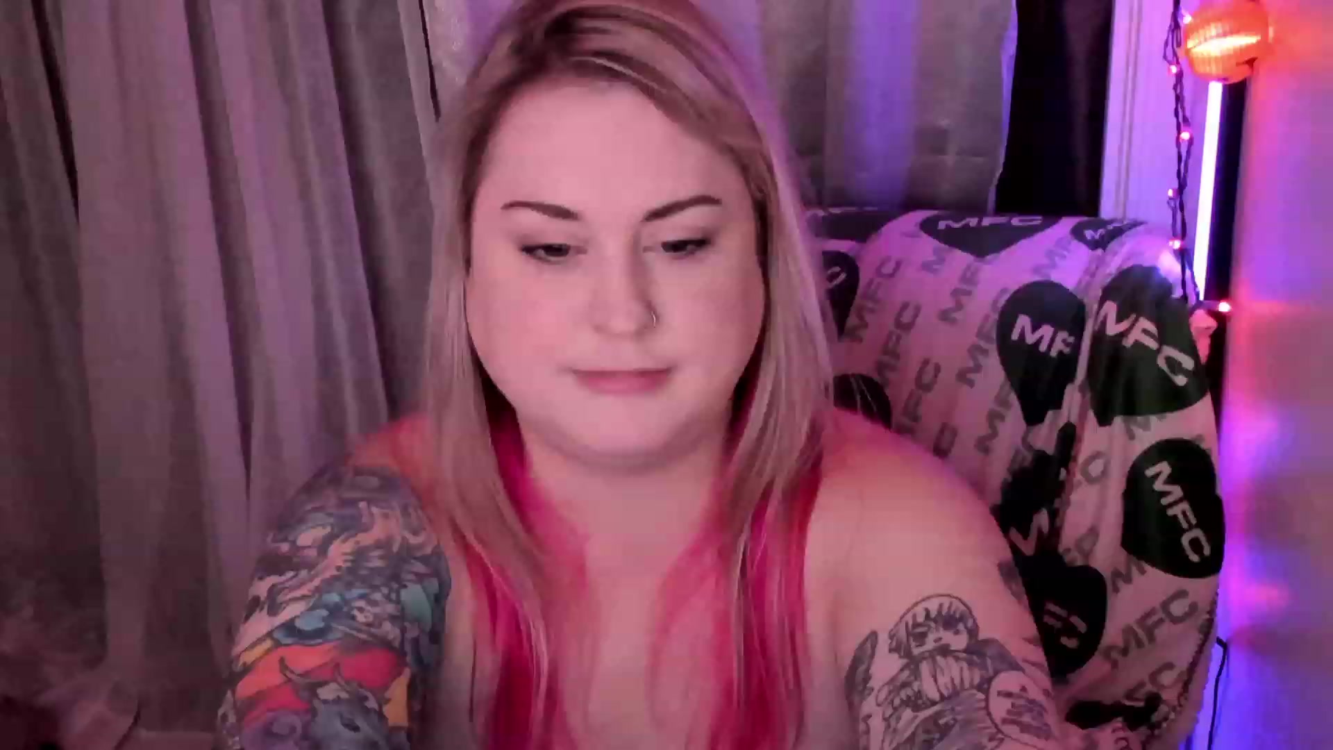 Gallery image thumbnail from Mari_JaeBDAY's myfreecams stream on, 11/23/2022, 08:06 image 19 of 20