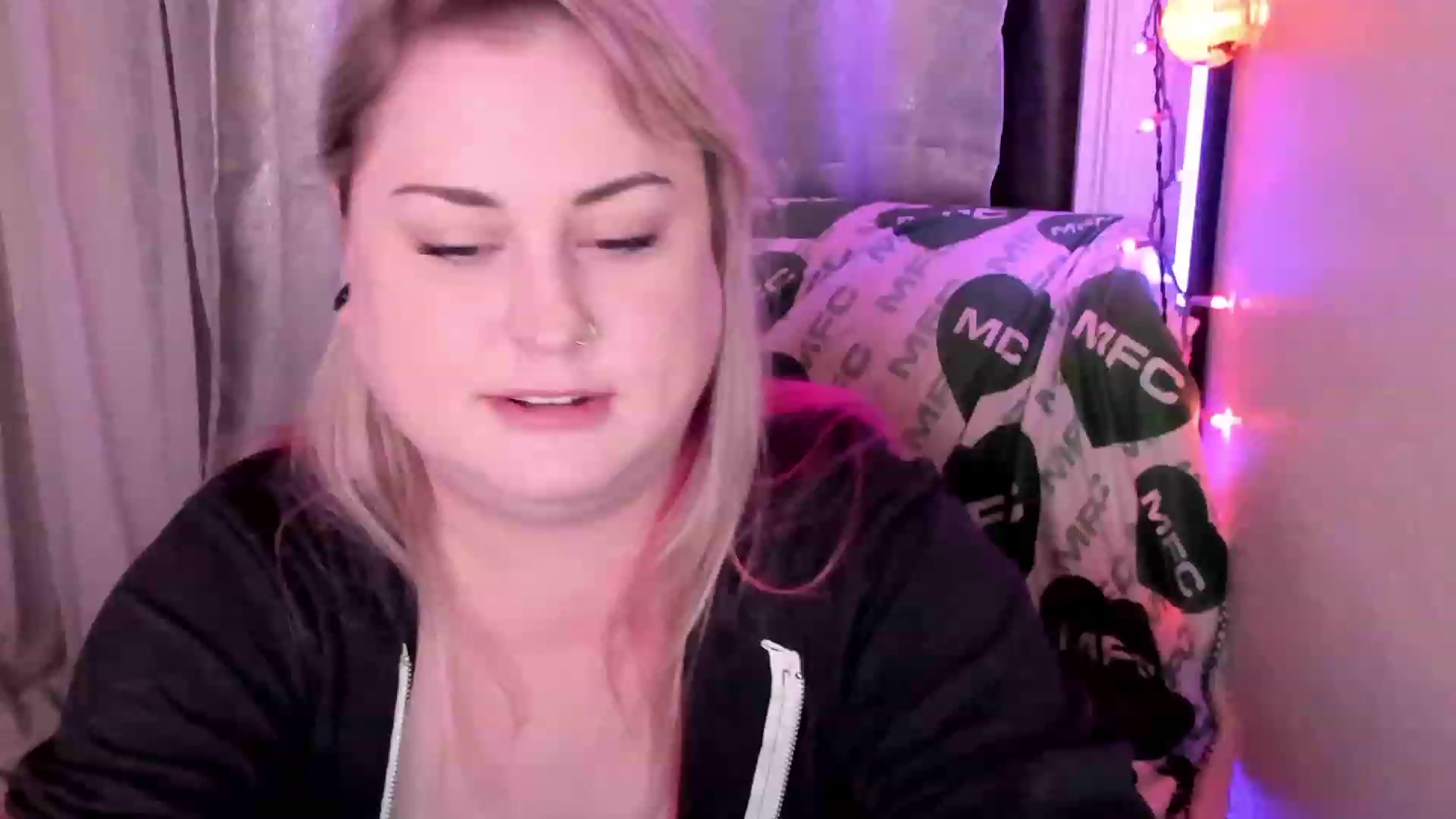 Gallery image thumbnail from Mari_JaeBDAY's myfreecams stream on, 11/25/2022, 08:38 image 20 of 20