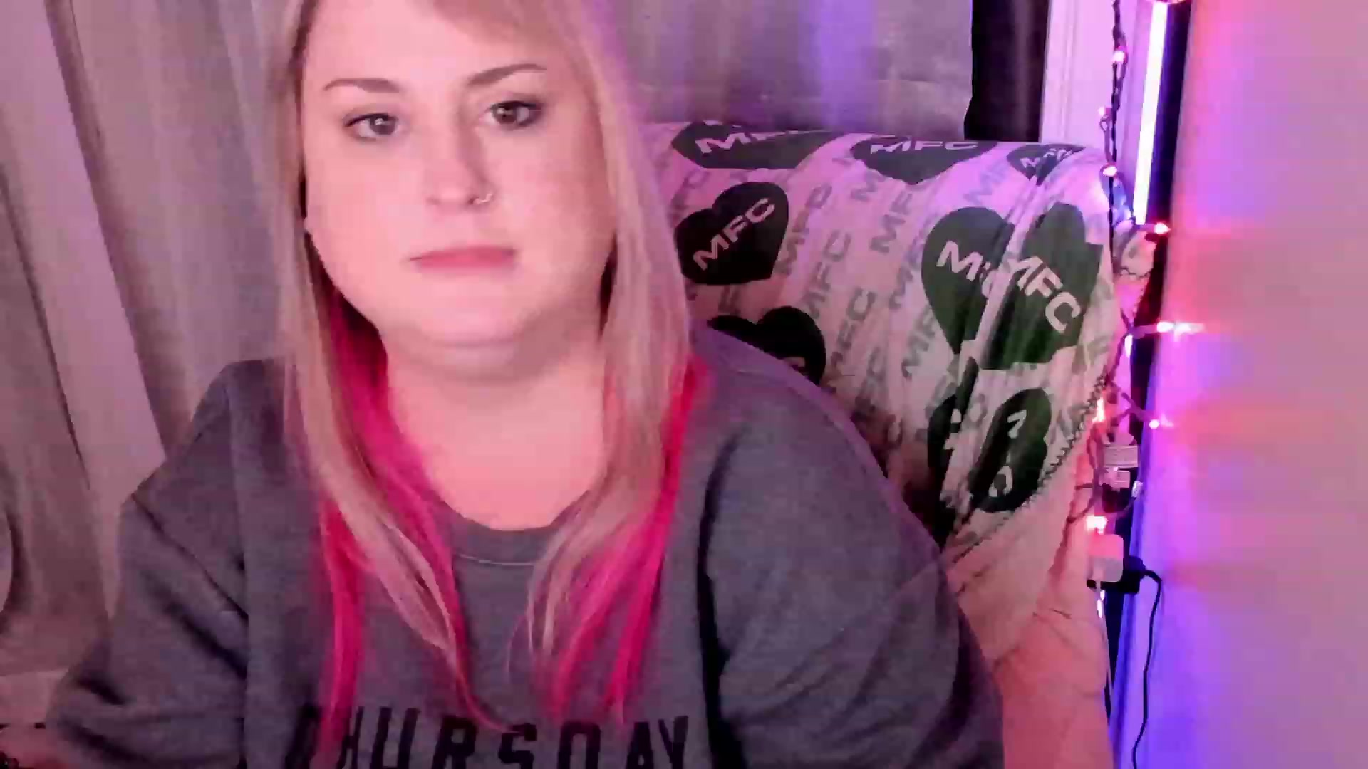 Gallery image thumbnail from Mari_JaeBDAY's myfreecams stream on, 11/27/2022, 11:33 image 10 of 20