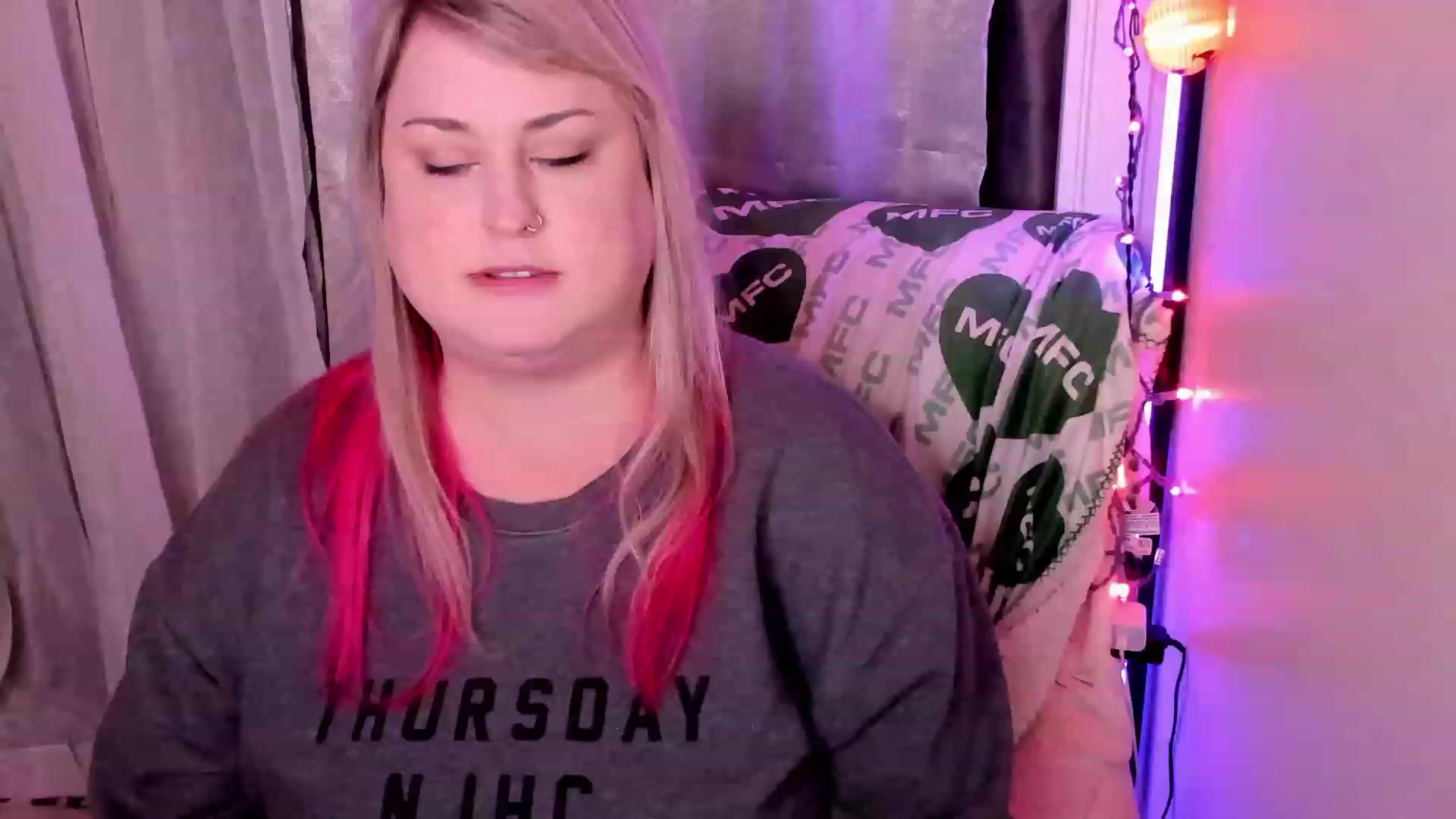 Gallery image thumbnail from Mari_JaeBDAY's myfreecams stream on, 11/27/2022, 11:33 image 4 of 20