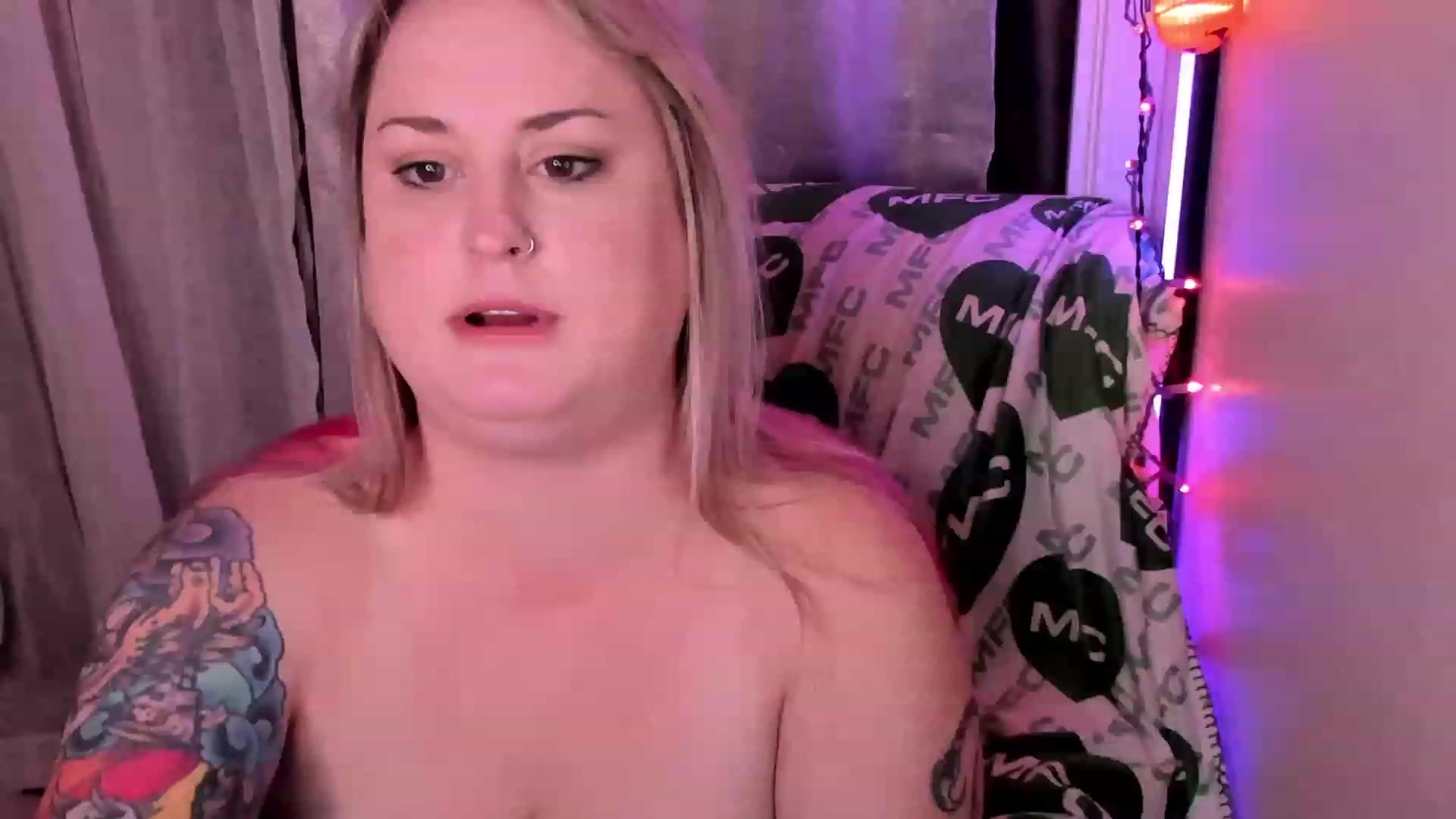 Gallery image thumbnail from Mari_JaeBDAY's myfreecams stream on, 11/27/2022, 11:54 image 12 of 20