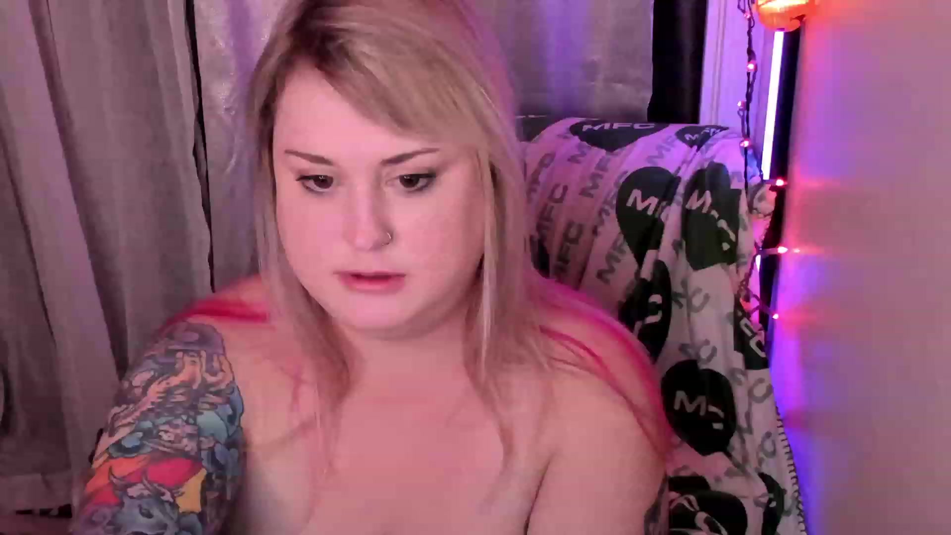 Gallery image thumbnail from Mari_JaeBDAY's myfreecams stream on, 11/27/2022, 11:54 image 20 of 20