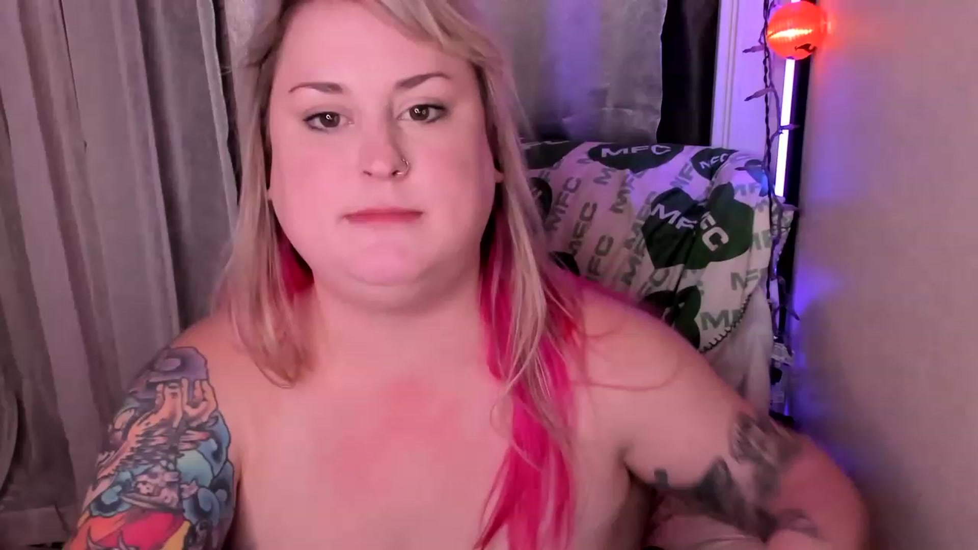 Gallery image thumbnail from Mari_JaeBDAY's myfreecams stream on, 11/28/2022, 10:01 image 1 of 20