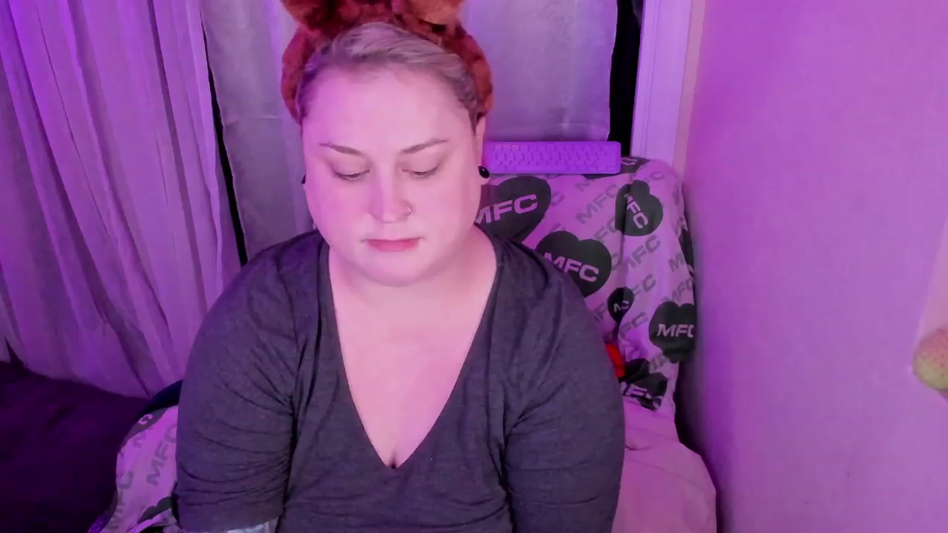 Gallery image thumbnail from Mari_JaeBDAY's myfreecams stream on, 11/27/2023, 08:49 image 7 of 20