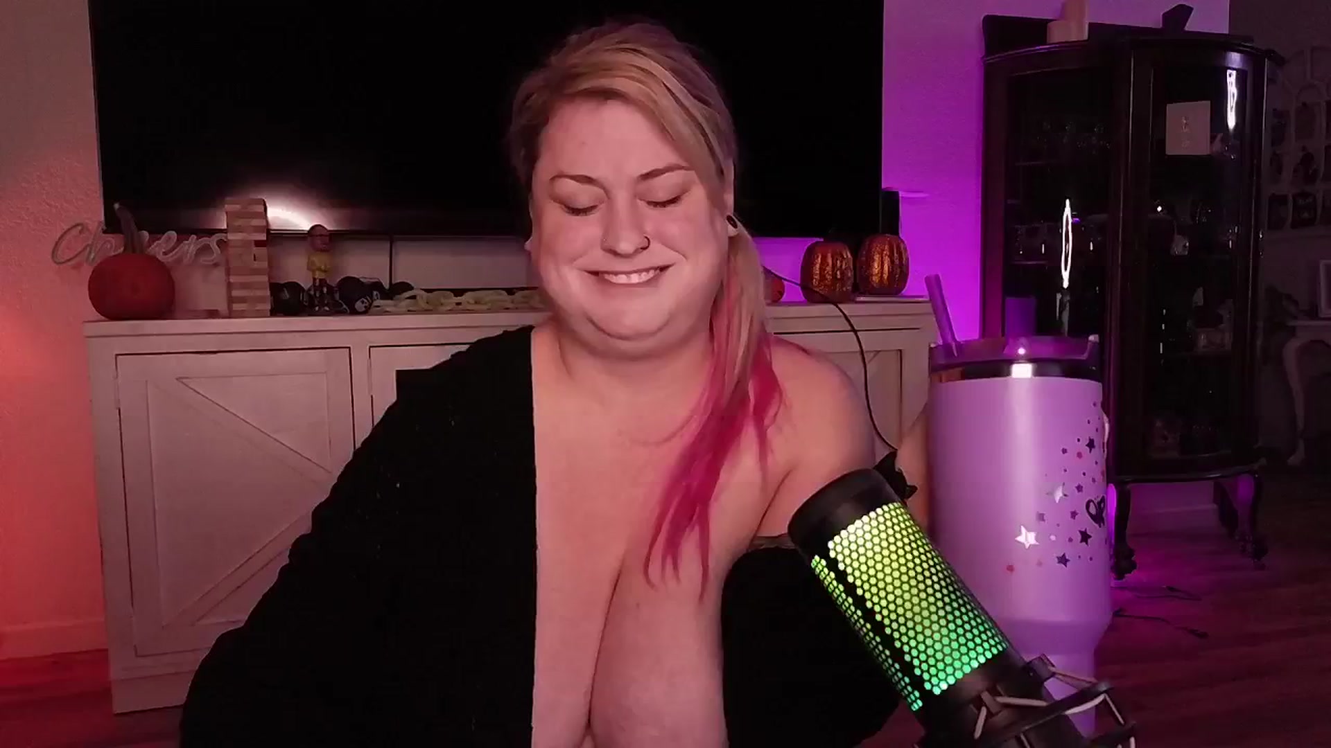 Gallery image thumbnail from Mari_JaeBDAY's myfreecams stream on, 11/19/2024, 09:04 image 1 of 20