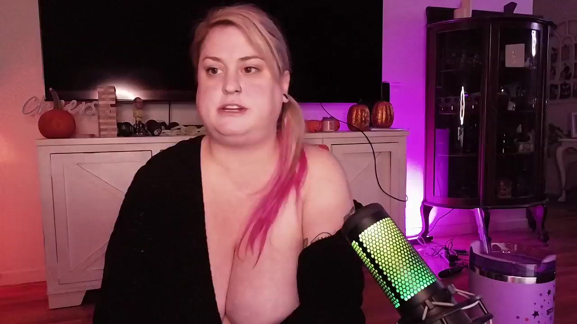 Gallery image thumbnail from Mari_JaeBDAY's myfreecams stream on, 11/19/2024, 09:04 image 7 of 20