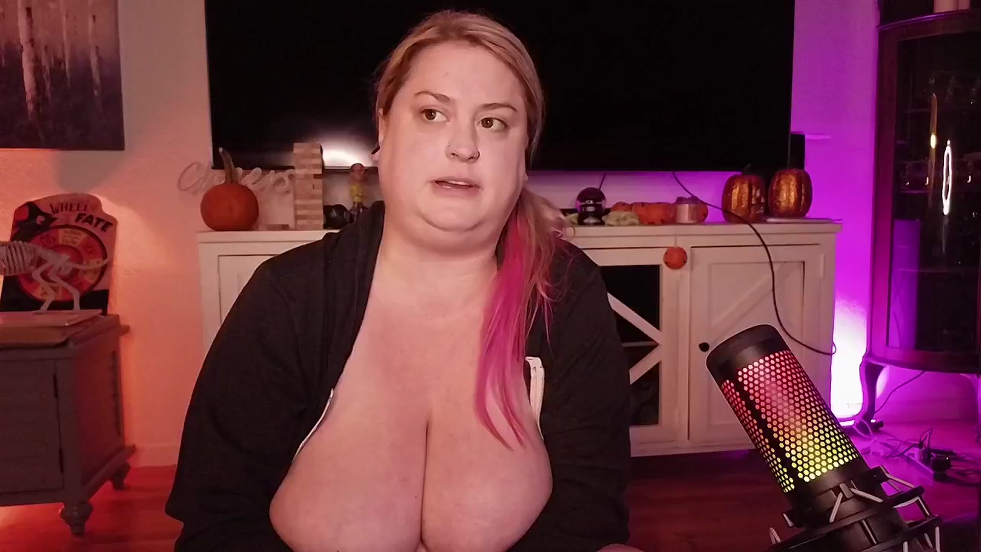 Gallery image thumbnail from Mari_JaeBDAY's myfreecams stream on, 11/26/2024, 08:45 image 14 of 20