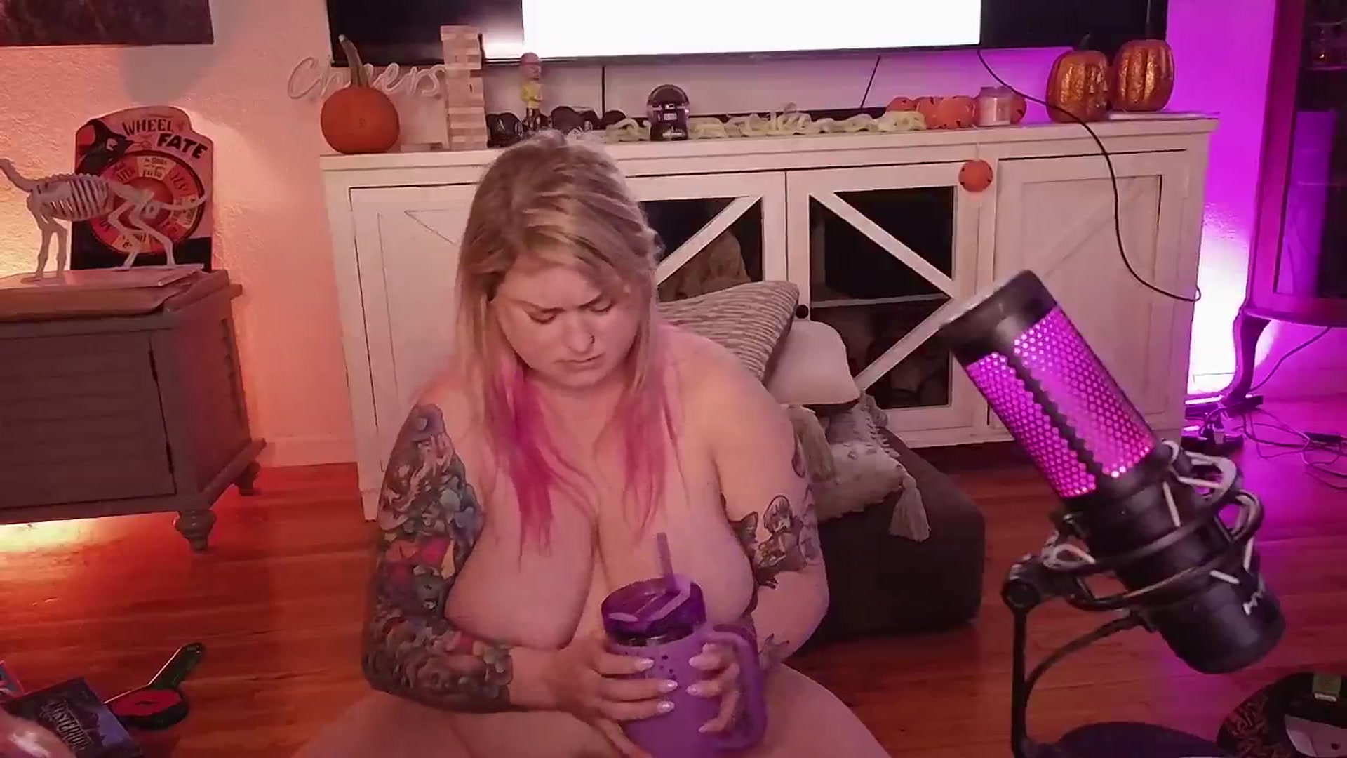 Gallery image thumbnail from Mari_JaeBDAY's myfreecams stream on, 11/29/2024, 13:02 image 8 of 20