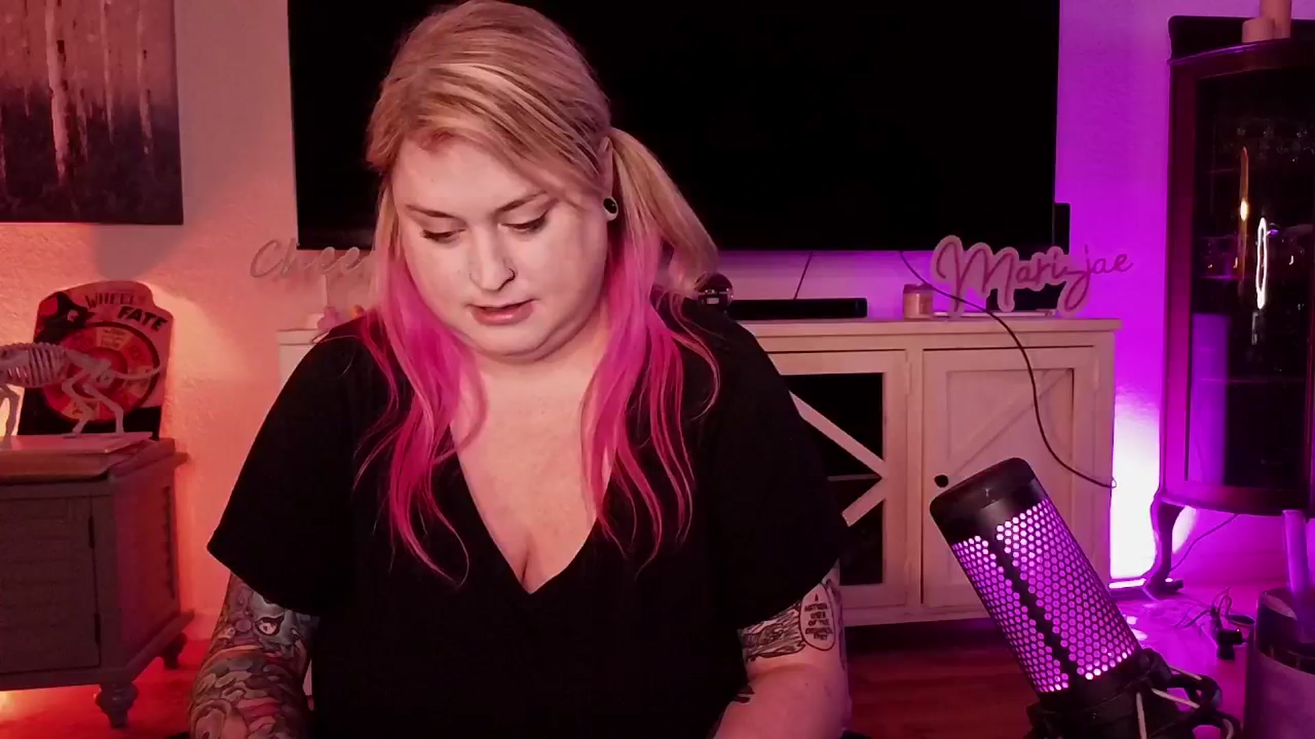 Gallery image thumbnail from Mari_JaeBDAY's myfreecams stream on, 12/06/2024, 11:17 image 3 of 20