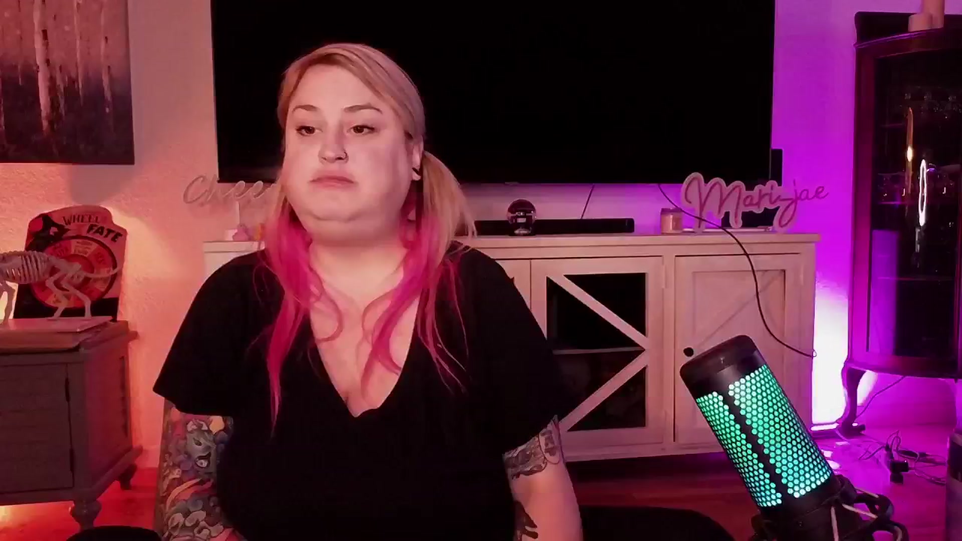 Gallery image thumbnail from Mari_JaeBDAY's myfreecams stream on, 12/06/2024, 11:17 image 18 of 20