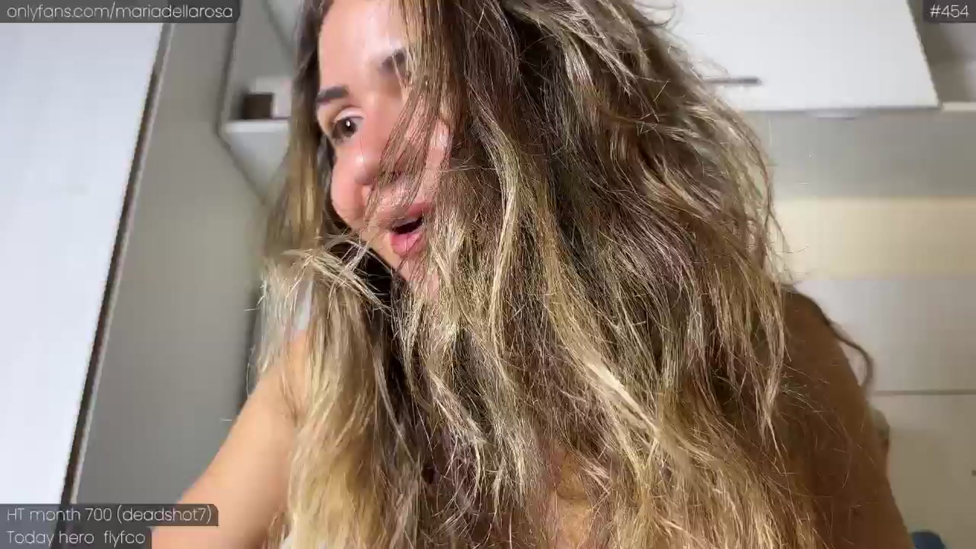 Gallery image thumbnail from Maria_'s myfreecams stream on, 10/09/2024, 05:39 image 10 of 20