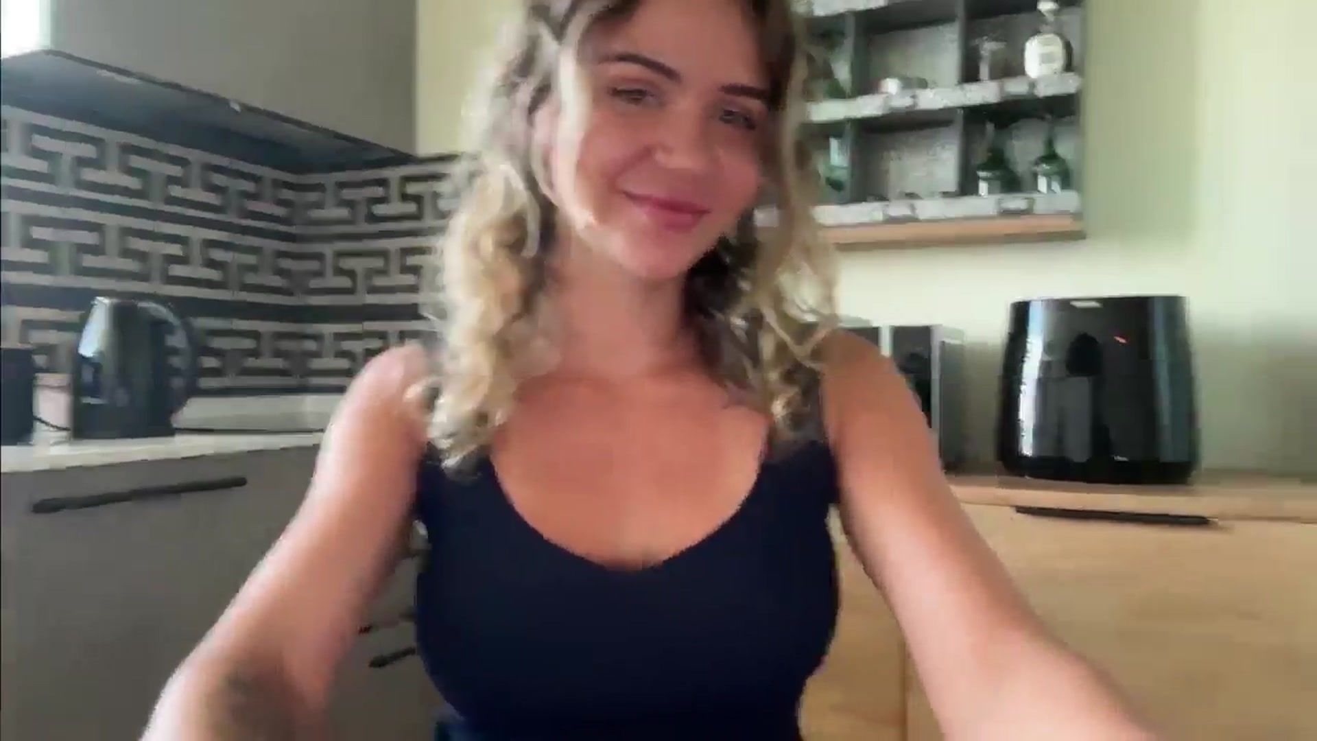 Gallery image thumbnail from Maria_'s myfreecams stream on, 10/21/2025, 14:45 image 10 of 20