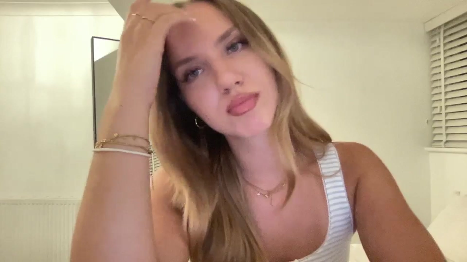 Gallery image thumbnail from Maria_x1's myfreecams stream on, 08/27/2025, 23:55 image 12 of 20