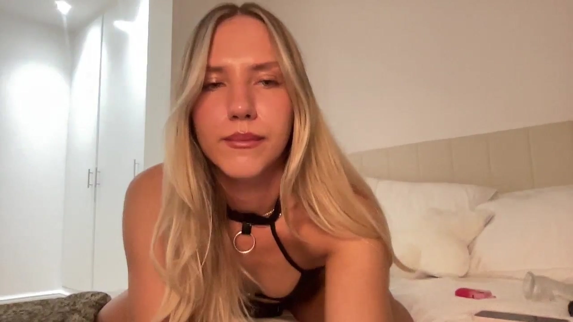 Gallery image thumbnail from Maria_x1's myfreecams stream on, 10/12/2025, 21:43 image 18 of 20