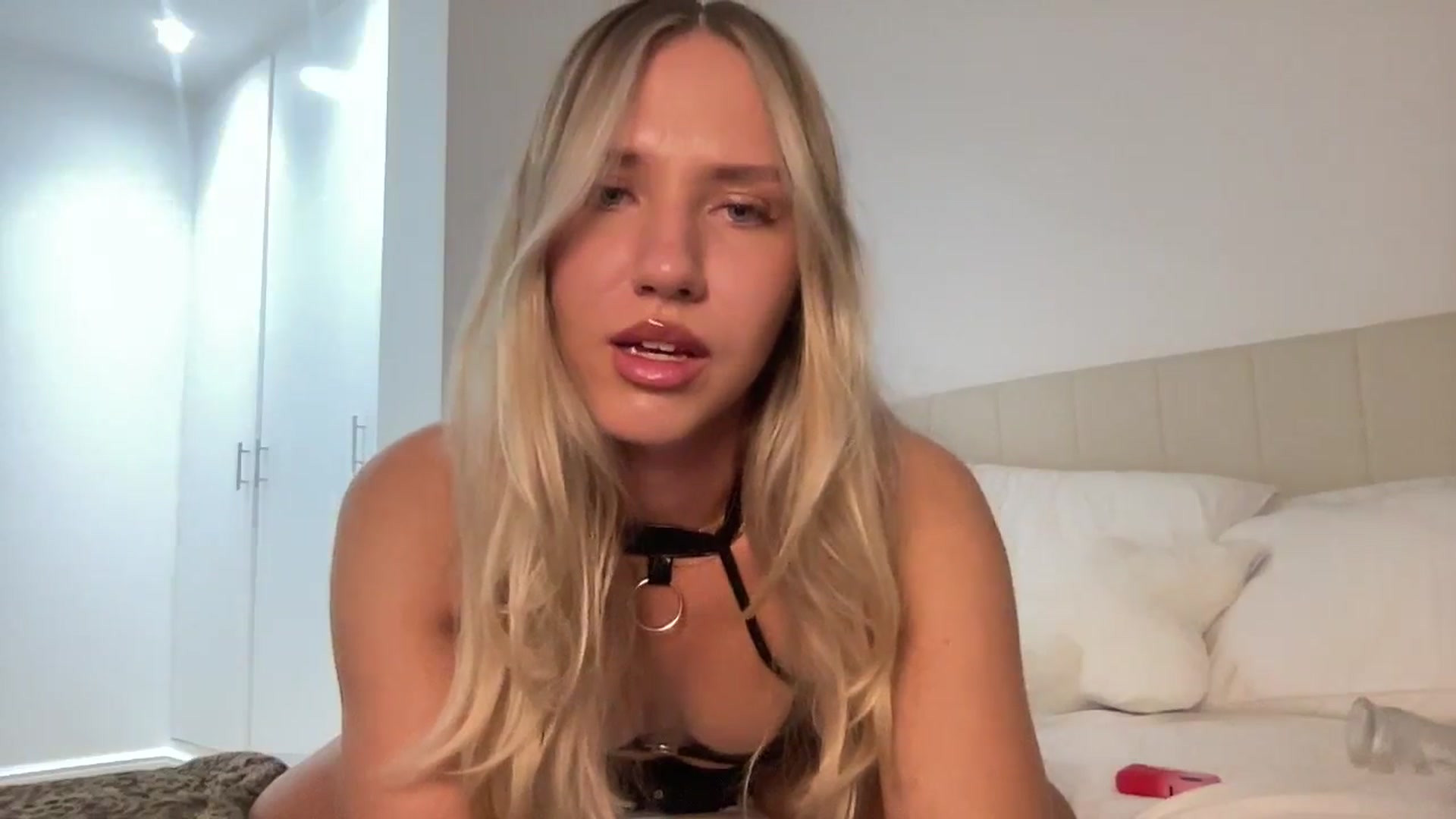 Gallery image thumbnail from Maria_x1's myfreecams stream on, 10/12/2025, 21:43 image 13 of 20