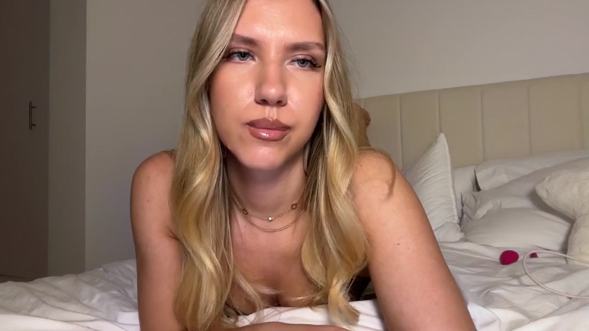Gallery image thumbnail from Maria_x1's myfreecams stream on, 11/30/2025, 18:14 image 1 of 20