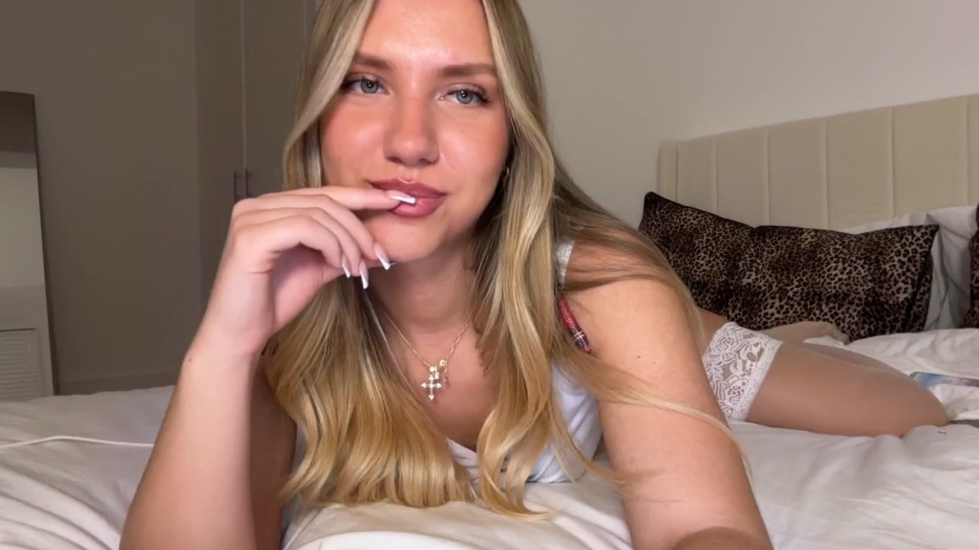 Gallery image thumbnail from Maria_x1's myfreecams stream on, 12/28/2025, 03:53 image 8 of 20