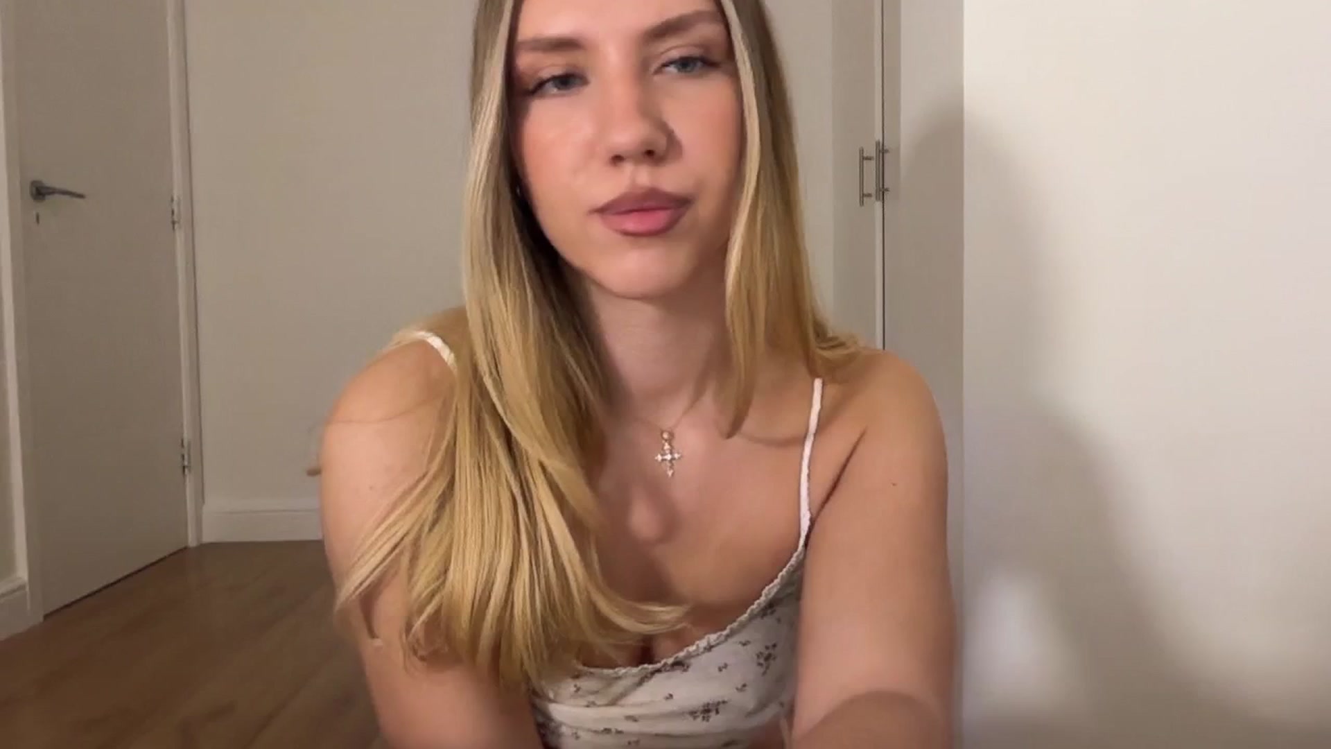 Gallery image thumbnail from Maria_x1's myfreecams stream on, 01/04/2026, 17:01 image 10 of 20