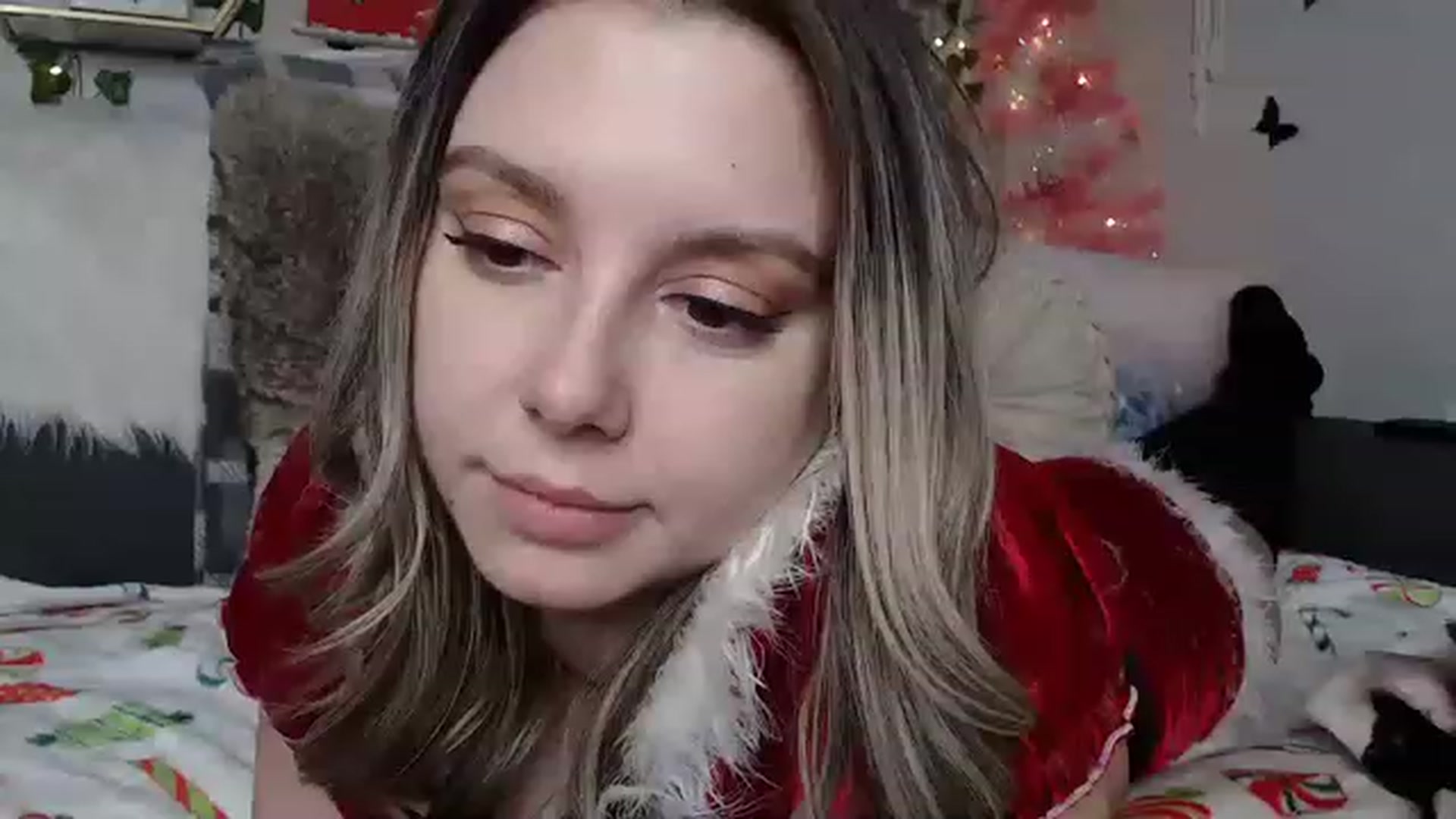 Gallery image thumbnail from MariahKay's myfreecams stream on, 12/04/2022, 21:33 image 15 of 20