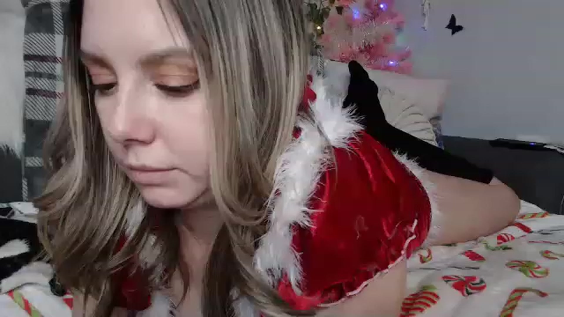 Gallery image thumbnail from MariahKay's myfreecams stream on, 12/04/2022, 22:08 image 6 of 20