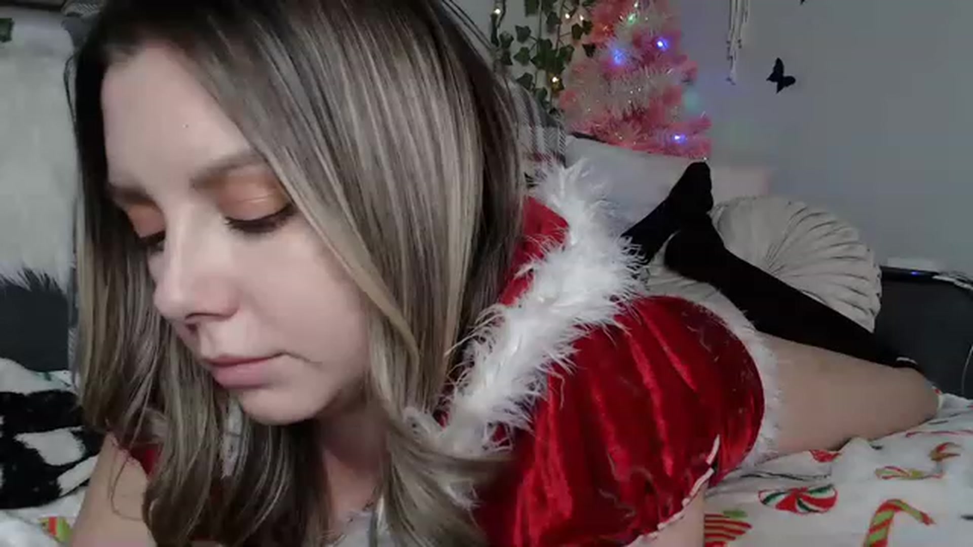 Gallery image thumbnail from MariahKay's myfreecams stream on, 12/04/2022, 23:55 image 7 of 20