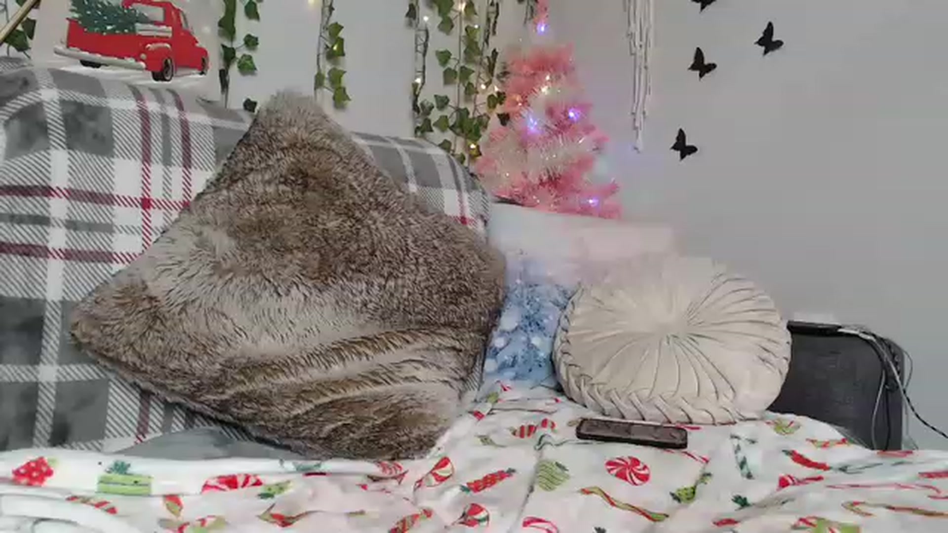 Gallery image thumbnail from MariahKay's myfreecams stream on, 12/04/2022, 23:55 image 18 of 20