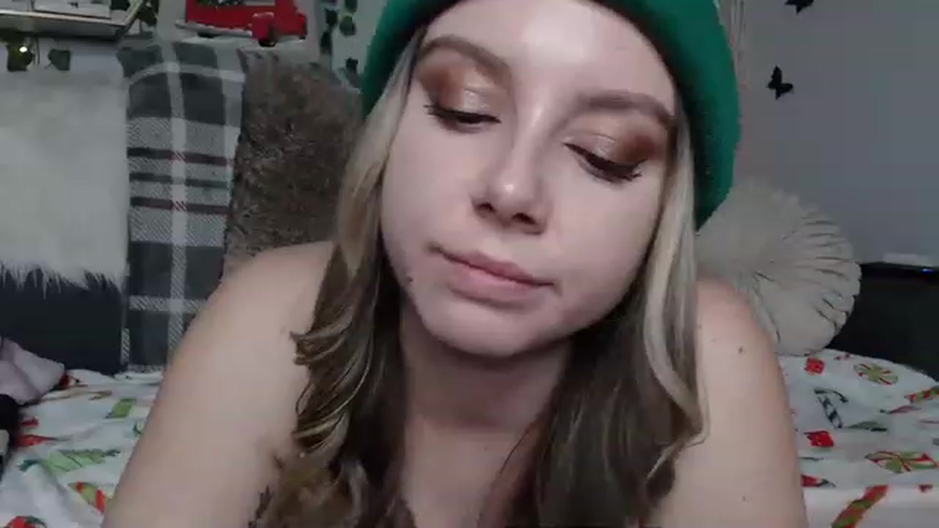 Gallery image thumbnail from MariahKay's myfreecams stream on, 12/05/2022, 21:46 image 10 of 20