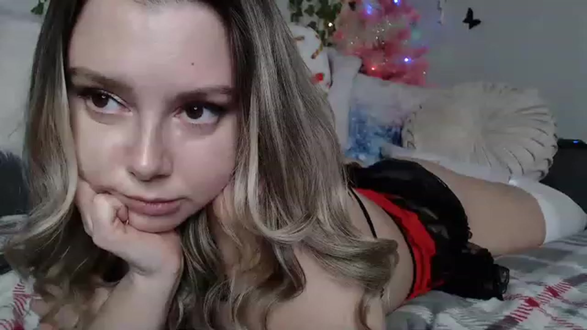 Gallery image thumbnail from MariahKay's myfreecams stream on, 12/07/2022, 24:43 image 3 of 20