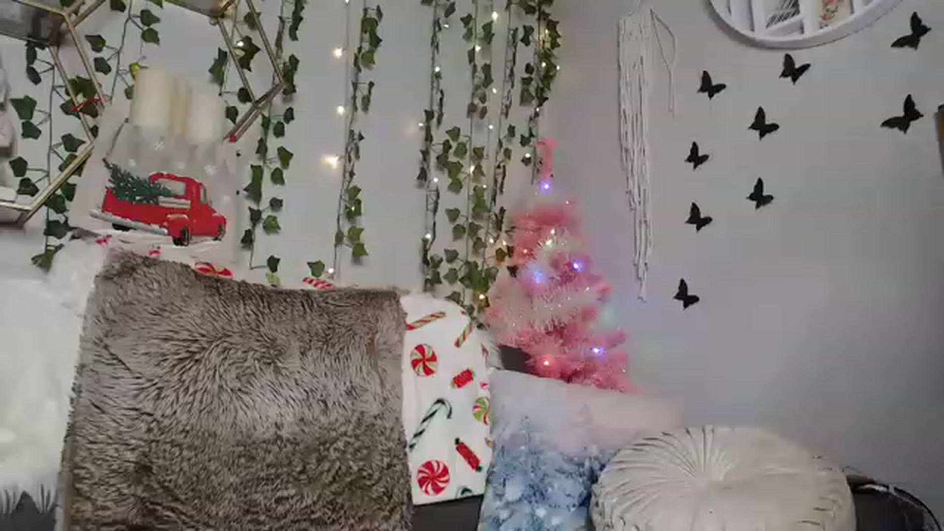 Gallery image thumbnail from MariahKay's myfreecams stream on, 12/07/2022, 22:11 image 5 of 20