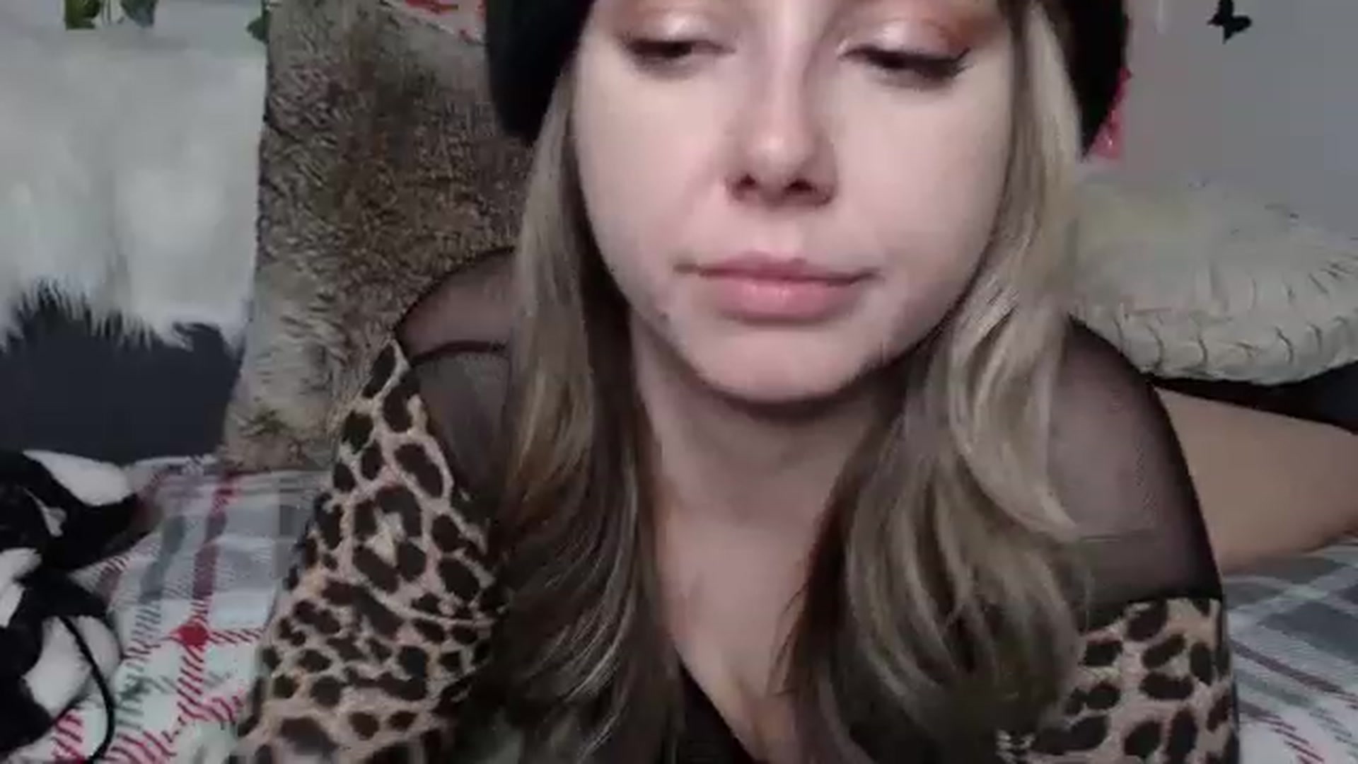 Gallery image thumbnail from MariahKay's myfreecams stream on, 12/11/2022, 22:31 image 5 of 20