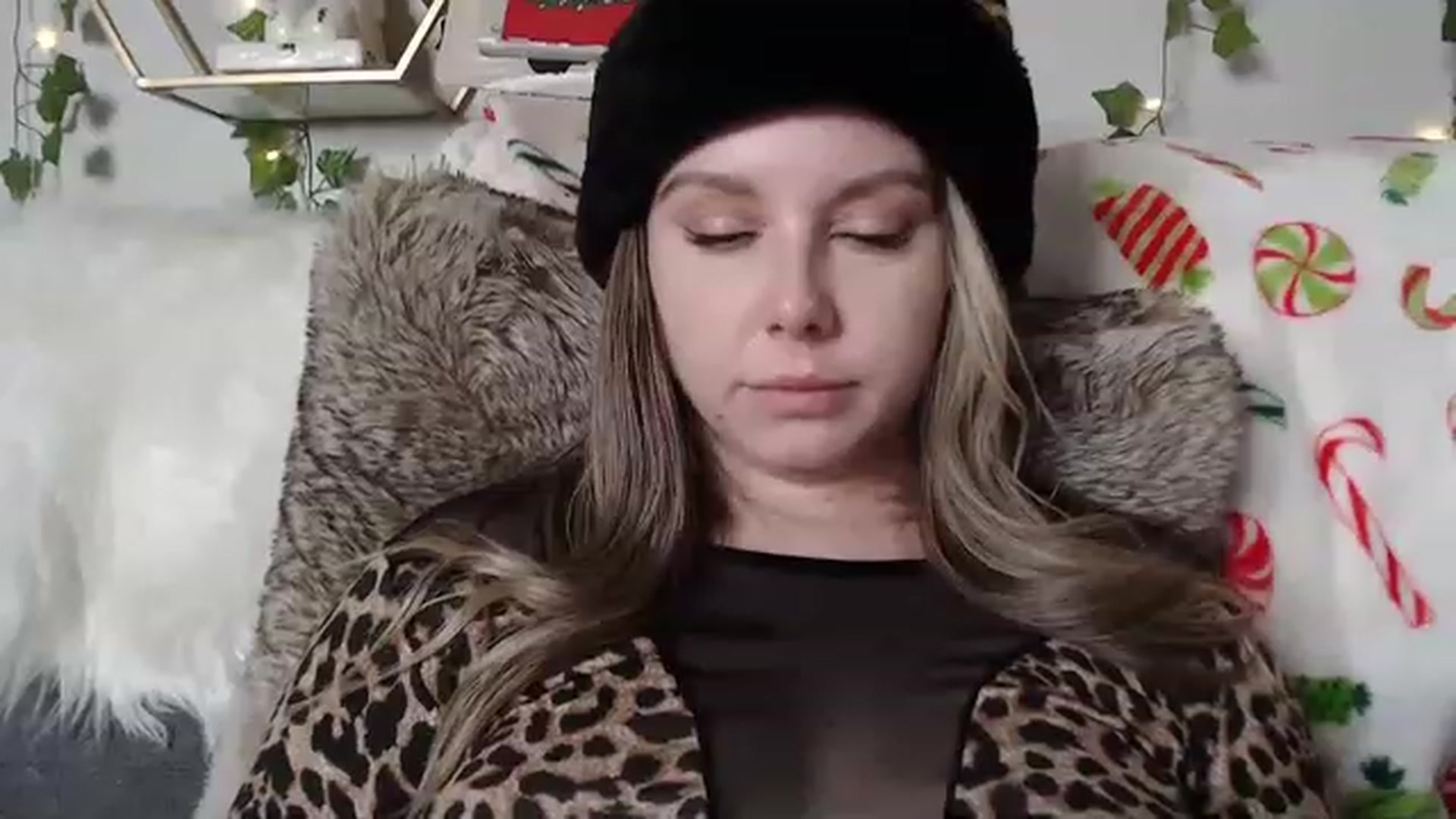 Gallery image thumbnail from MariahKay's myfreecams stream on, 12/11/2022, 22:31 image 16 of 20