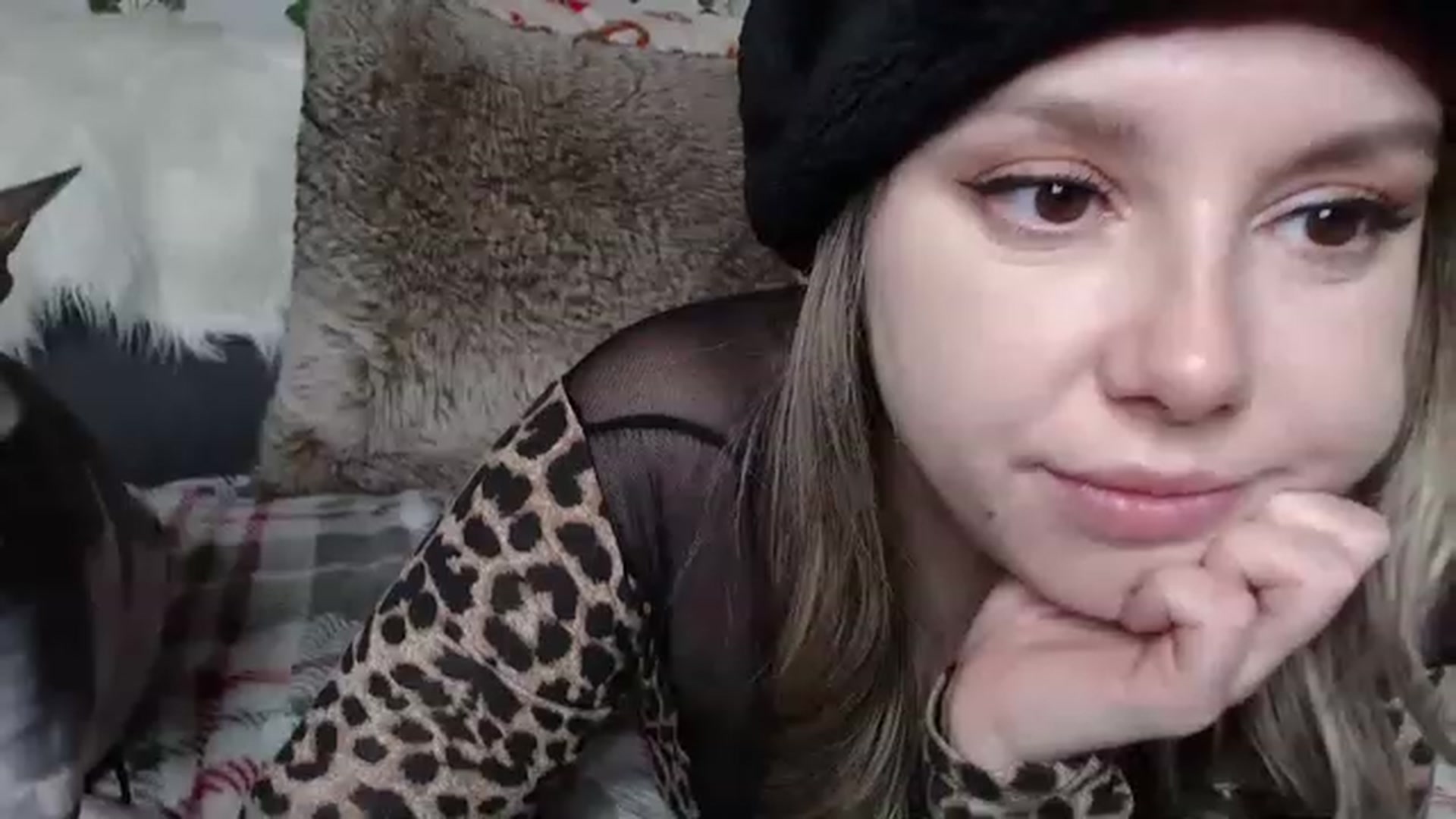 Gallery image thumbnail from MariahKay's myfreecams stream on, 12/11/2022, 22:31 image 4 of 20