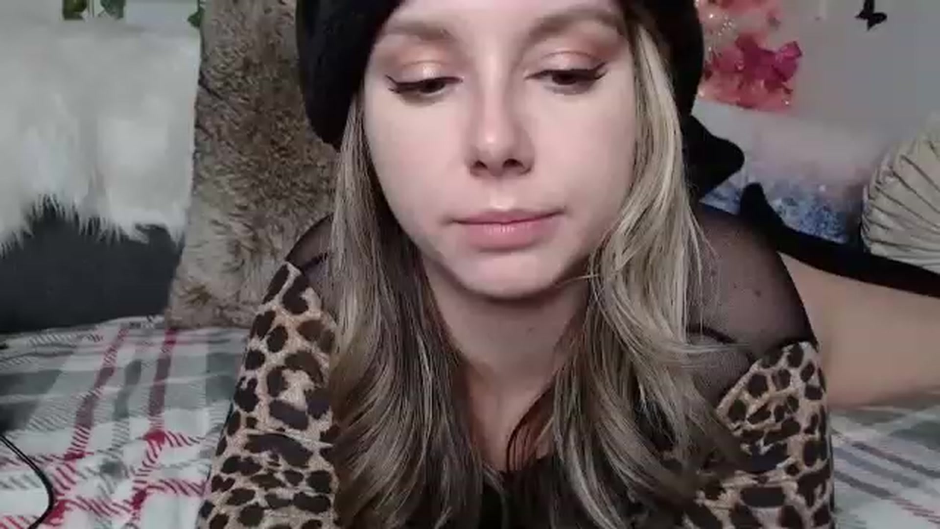 Gallery image thumbnail from MariahKay's myfreecams stream on, 12/11/2022, 22:31 image 1 of 20