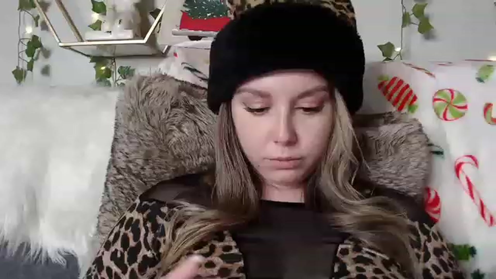 Gallery image thumbnail from MariahKay's myfreecams stream on, 12/11/2022, 22:31 image 15 of 20