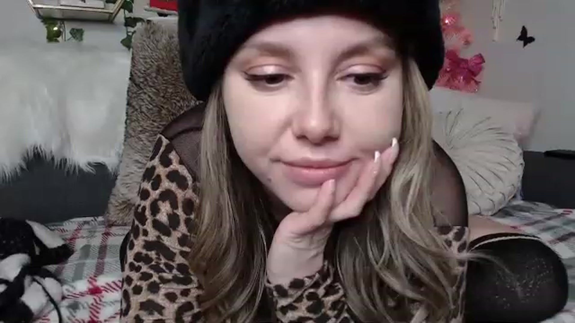 Gallery image thumbnail from MariahKay's myfreecams stream on, 12/11/2022, 22:31 image 6 of 20