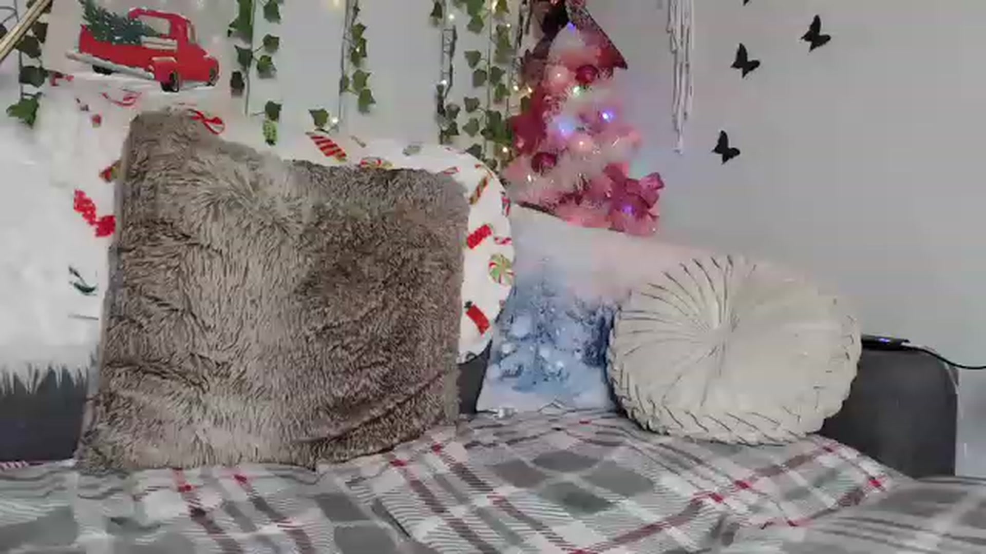 Gallery image thumbnail from MariahKay's myfreecams stream on, 12/12/2022, 23:24 image 2 of 20