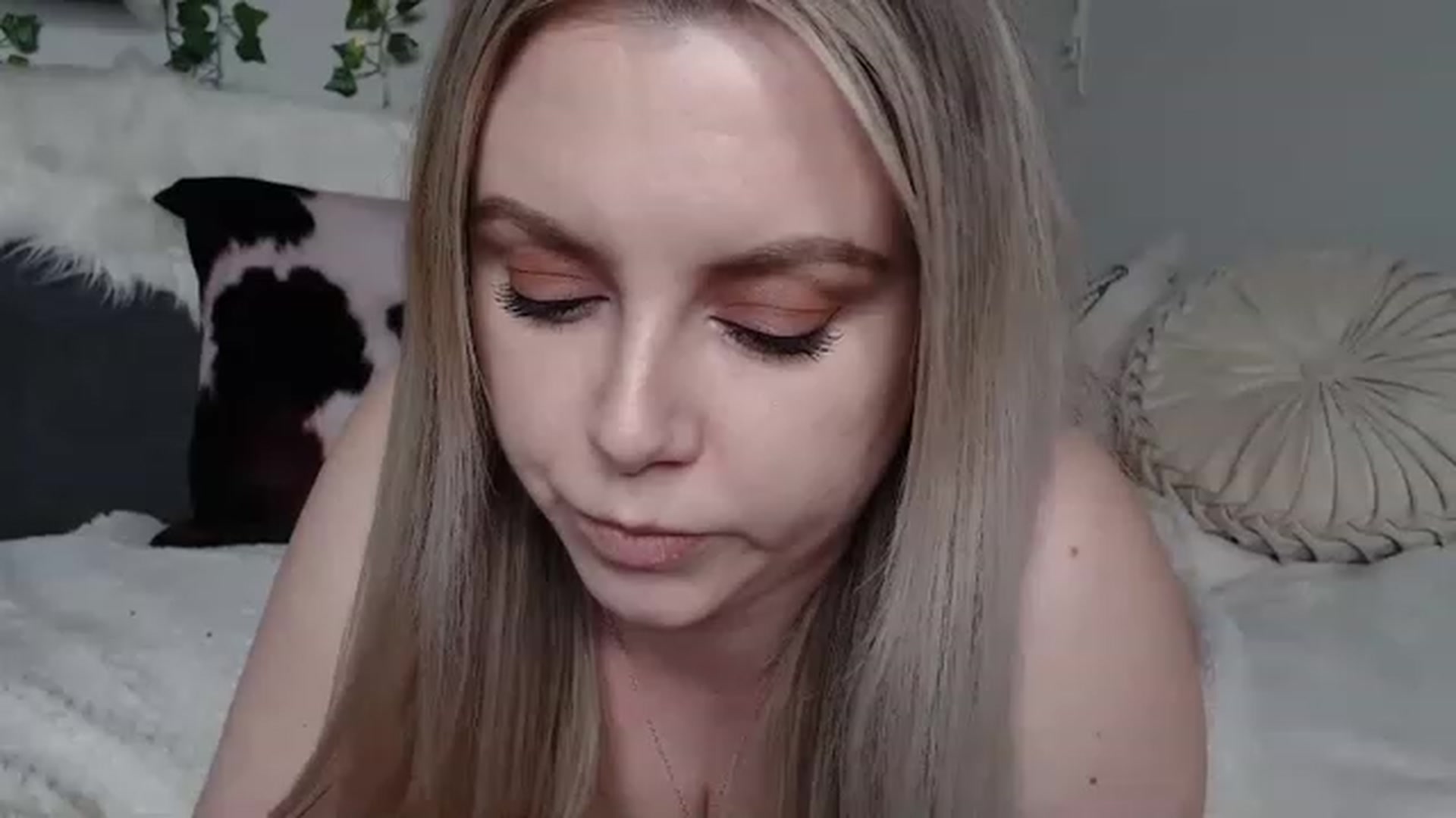 Gallery image thumbnail from MariahKay's myfreecams stream on, 03/24/2023, 23:25 image 11 of 20