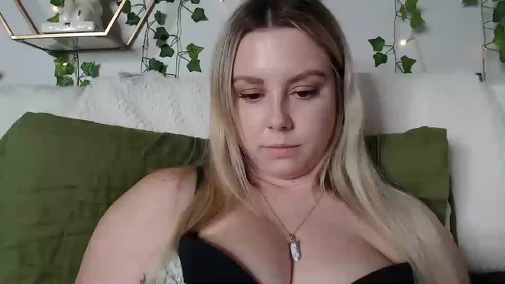 Gallery image thumbnail from MariahKay's myfreecams stream on, 05/05/2023, 24:04 image 20 of 20