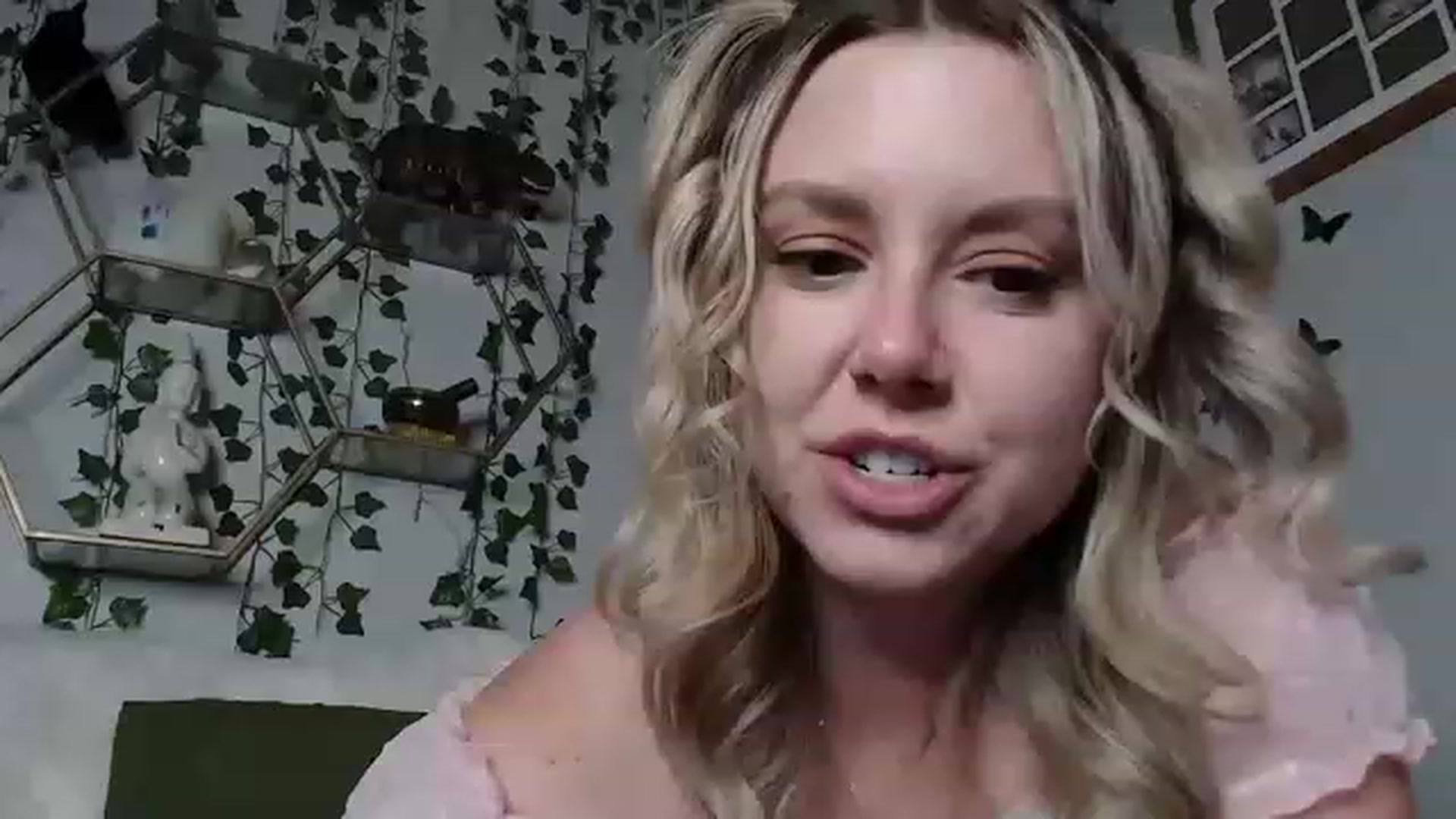 Gallery image thumbnail from MariahKay's myfreecams stream on, 05/31/2023, 23:40 image 12 of 20