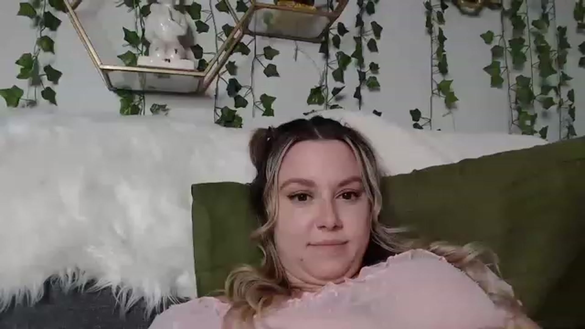Gallery image thumbnail from MariahKay's myfreecams stream on, 05/31/2023, 23:40 image 18 of 20