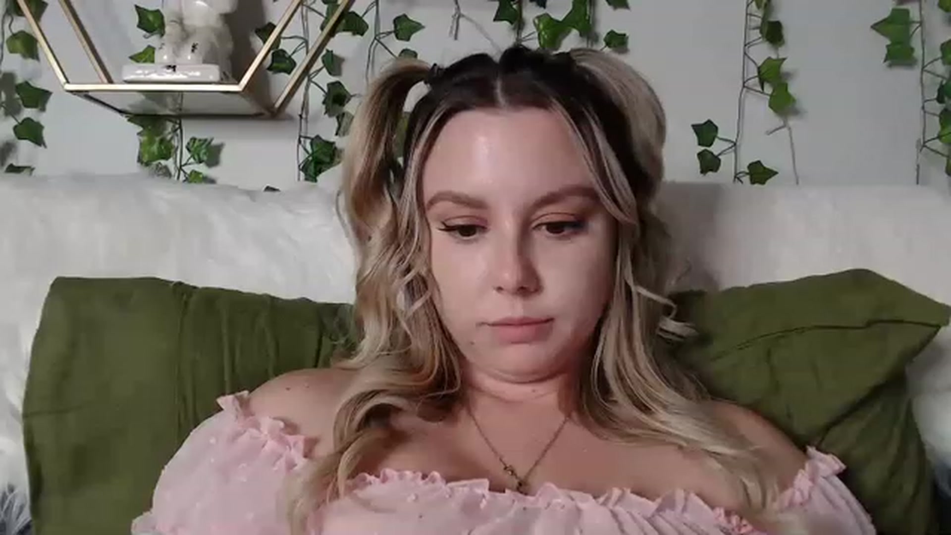 Gallery image thumbnail from MariahKay's myfreecams stream on, 05/31/2023, 23:40 image 5 of 20