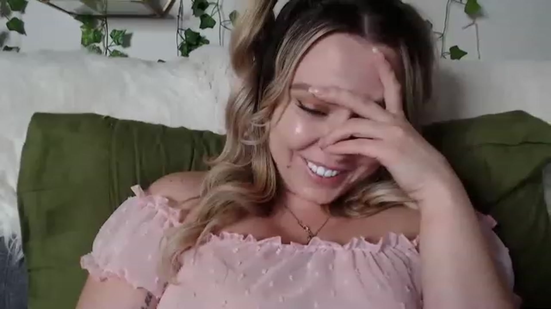 Gallery image thumbnail from MariahKay's myfreecams stream on, 05/31/2023, 23:40 image 9 of 20