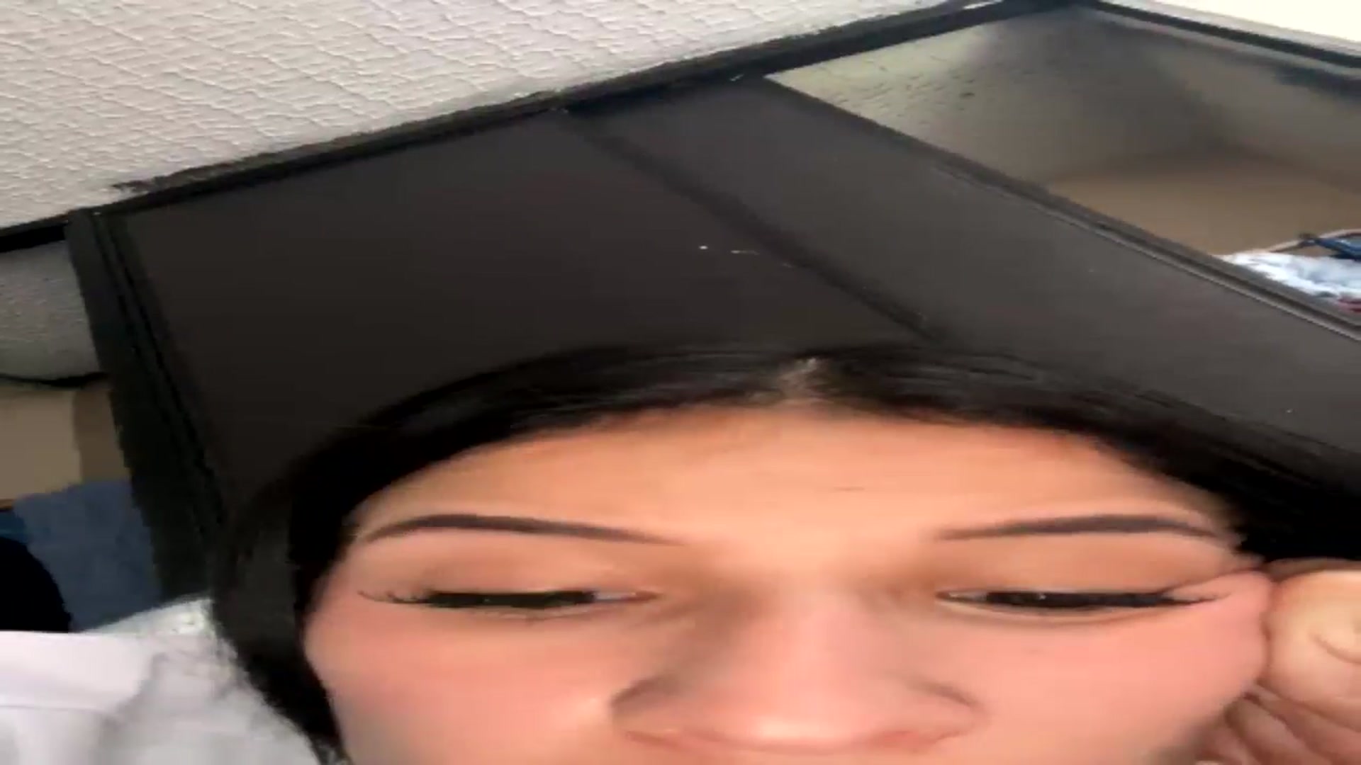 Gallery image thumbnail from MarianaSweety's myfreecams stream on, 12/31/2025, 14:50 image 19 of 20