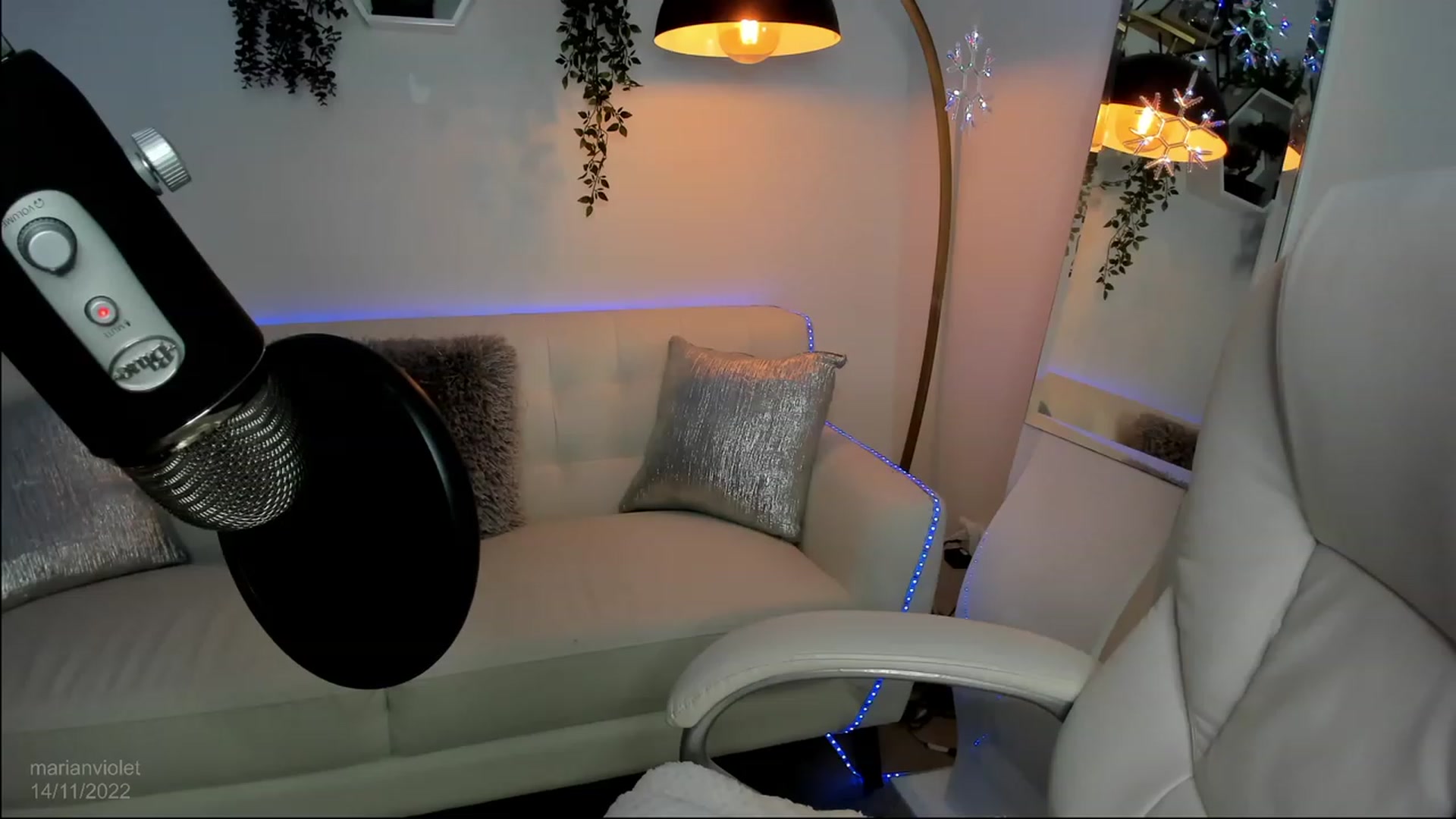 Gallery image thumbnail from Marianviolet's myfreecams stream on, 11/15/2022, 05:45 image 17 of 20